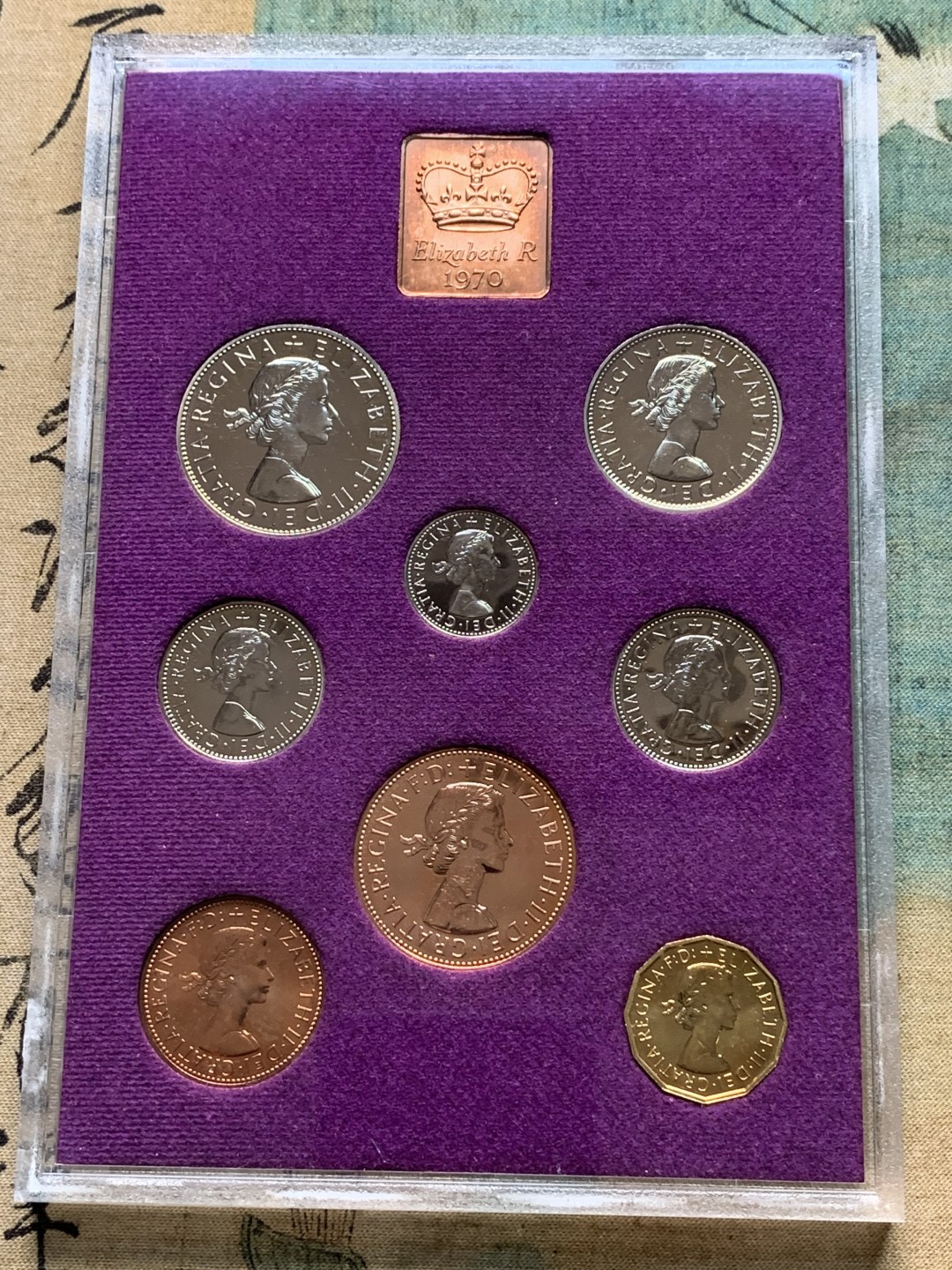 《竞宝斋》第112场-周日，周一 ，2场连拍（全场包邮） 英国1970年原装精制套币，十二进制少女头像关门币，火热品种全新全套全品