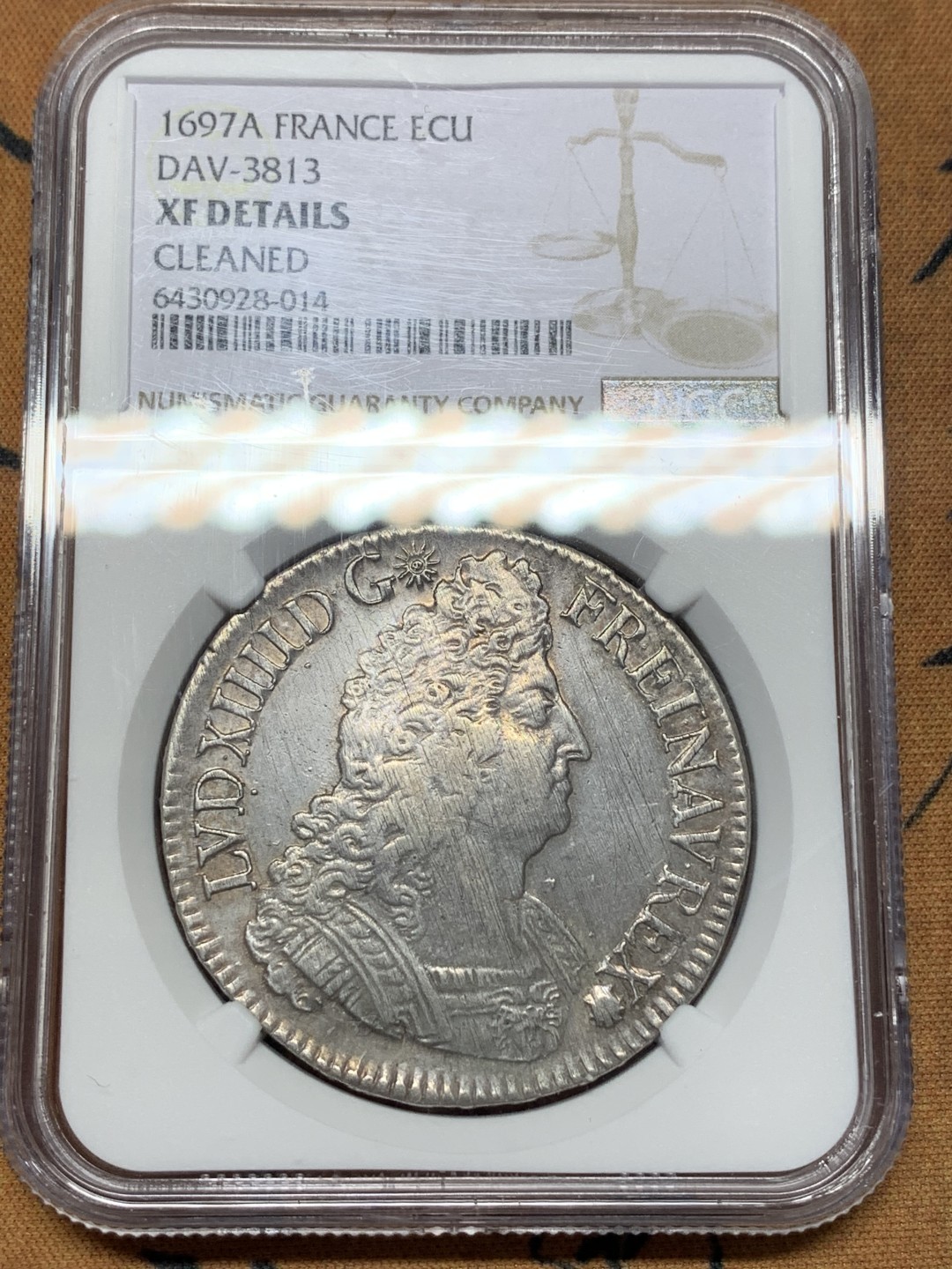 《竞宝斋》第112场-周日，周一 ，2场连拍（全场包邮） NGC XF 法国 1697年 路易十四 太阳王 1埃居 大银币 头顶太阳极清晰 这个品种 正反打制成这样已经难得