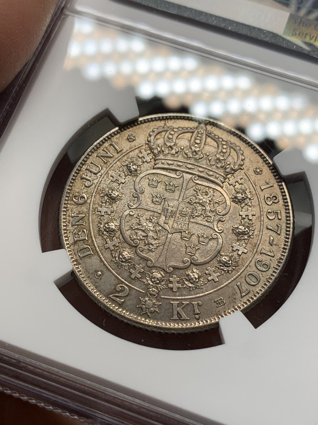 《竞宝斋》第112场-周日，周一 ，2场连拍（全场包邮） NGC MS63 瑞典 1907金婚 2克朗银币 淡彩包浆 漂亮