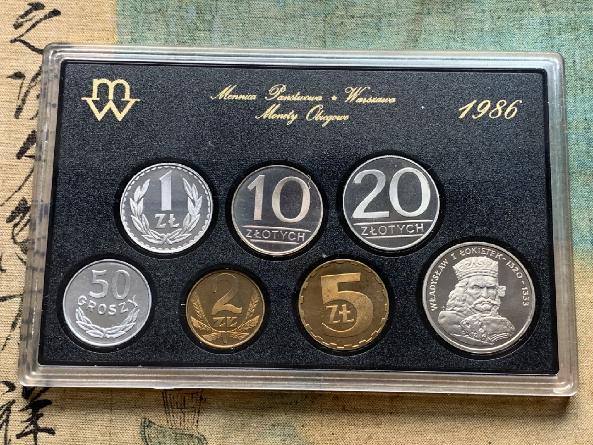 《竞宝斋》第112场-周日，周一 ，2场连拍（全场包邮） 波兰1986年清年份官方原封精制套币全套BU清年份，东欧精制币稀见！克劳斯编号KM#PS5