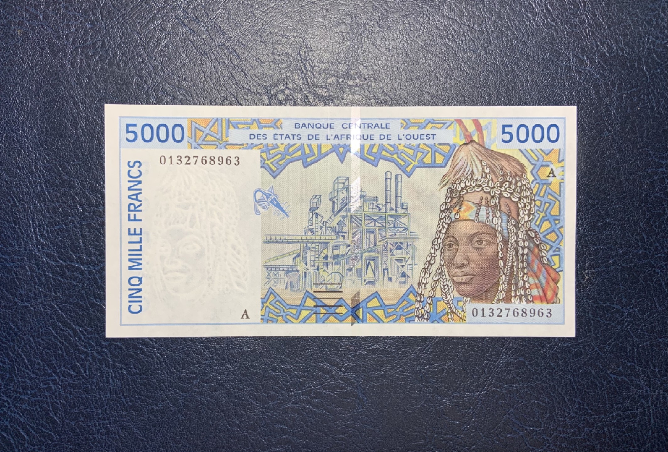 收藏联盟Quantum Auction 第204期拍卖 西非(科特迪瓦)2001年5000法郎 品相UNC- 灯下有斑