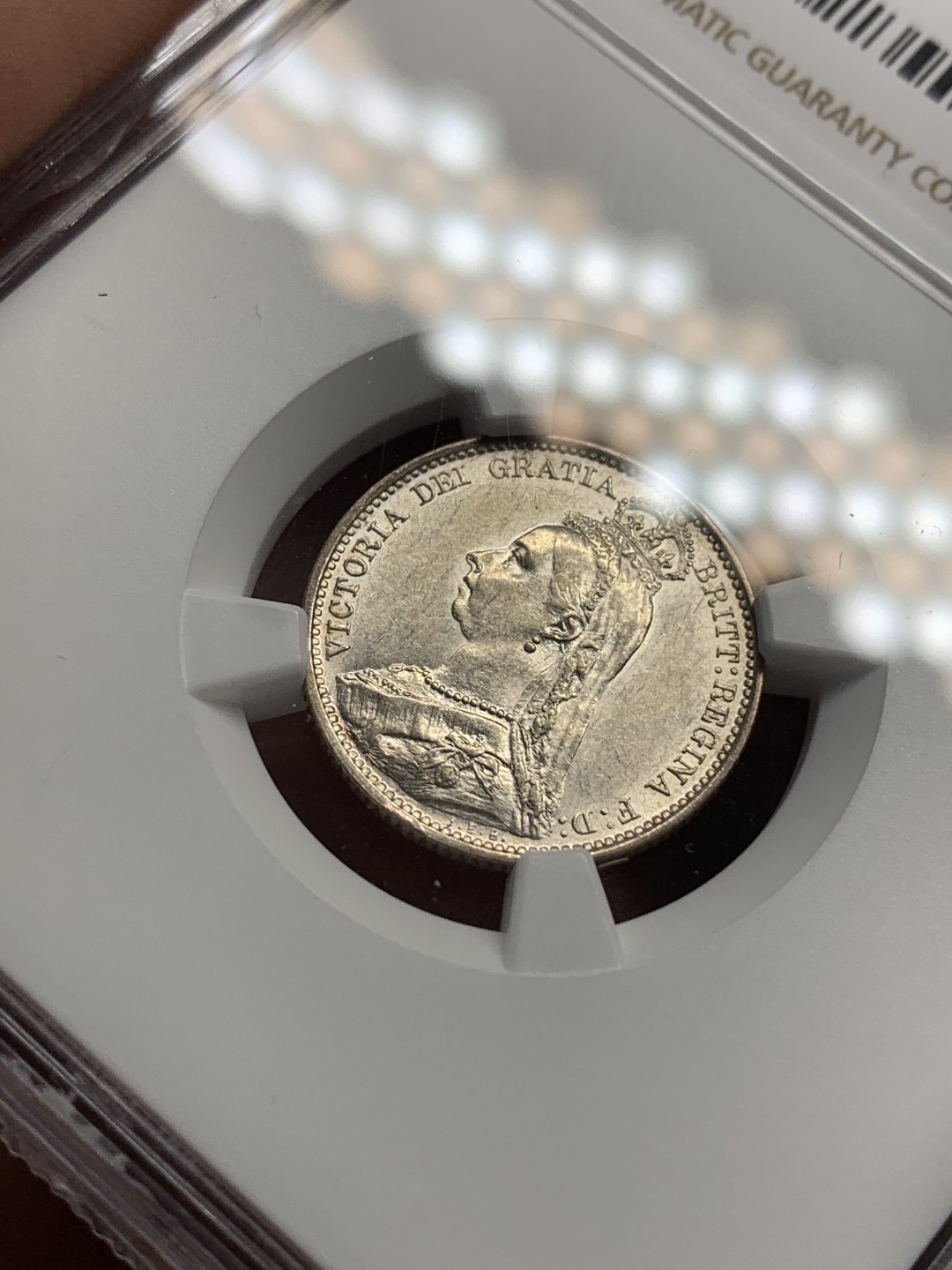 《竞宝斋》第112场-周日，周一 ，2场连拍（全场包邮） NGC-MS62 1889年 英国 维多利亚高冠6便士银币 数字版 转光漂亮