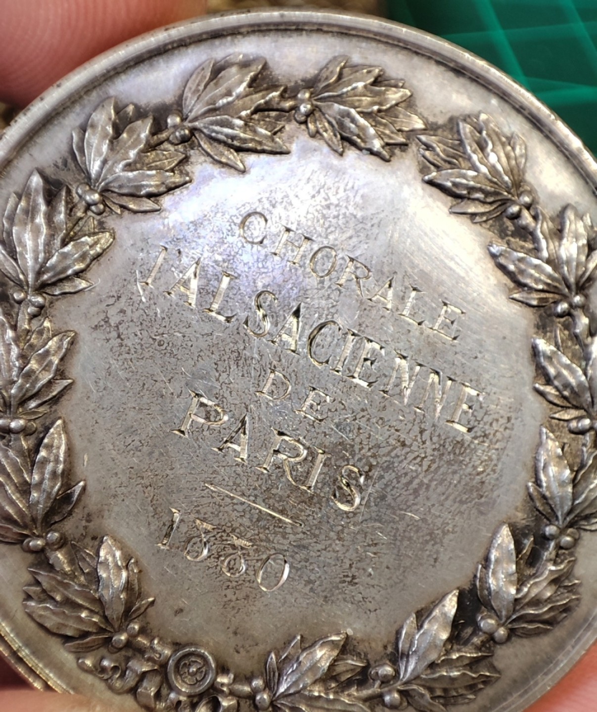 八角银章NGC章牌特卖会 法国银章1880巴黎阿尔萨斯合唱团 巴黎造币厂丰饶角银标，边缘小磕碰