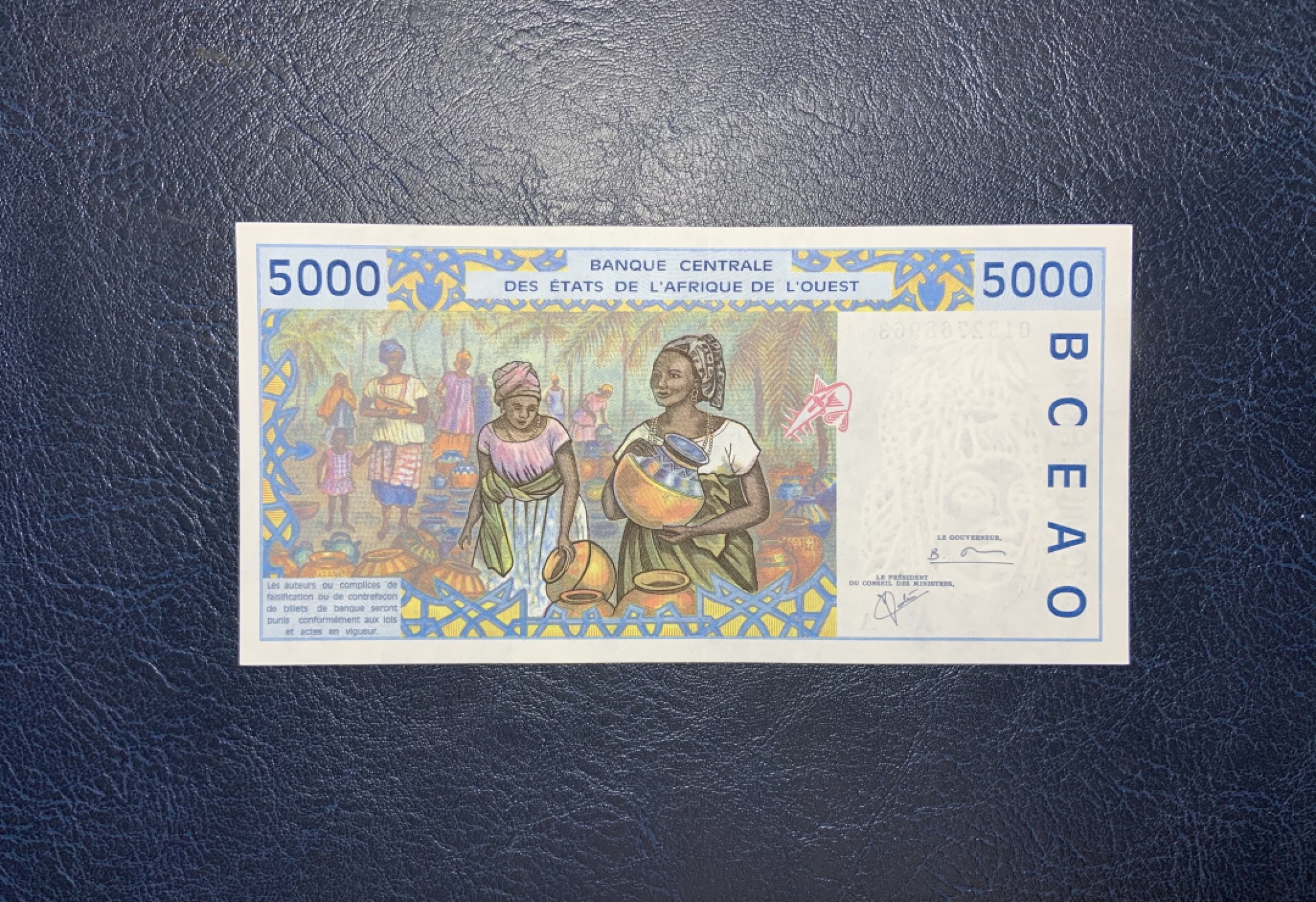 收藏联盟Quantum Auction 第204期拍卖 西非(科特迪瓦)2001年5000法郎 品相UNC- 灯下有斑