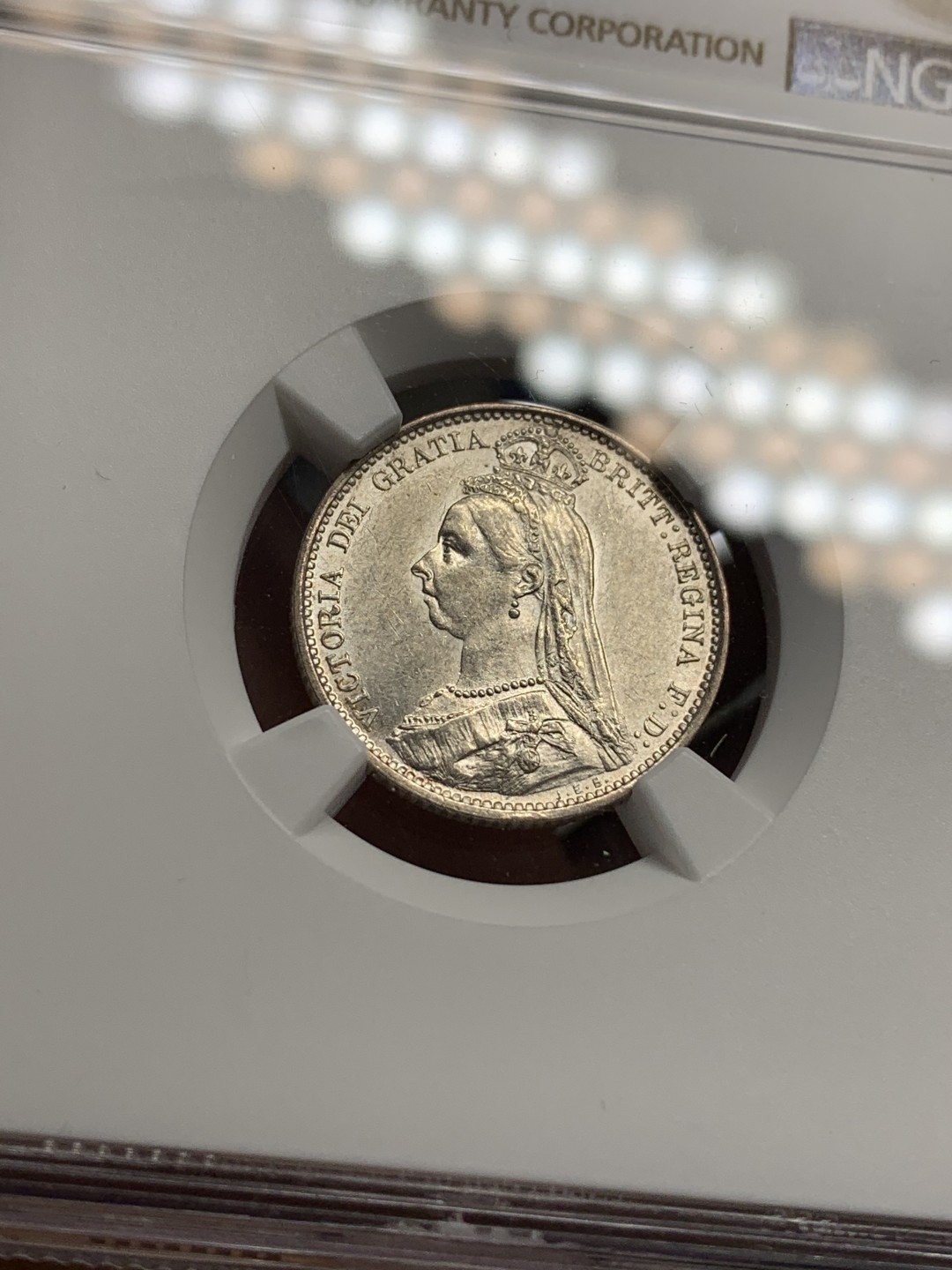 《竞宝斋》第112场-周日，周一 ，2场连拍（全场包邮） NGC-MS62 1889年 英国 维多利亚高冠6便士银币 数字版 转光漂亮