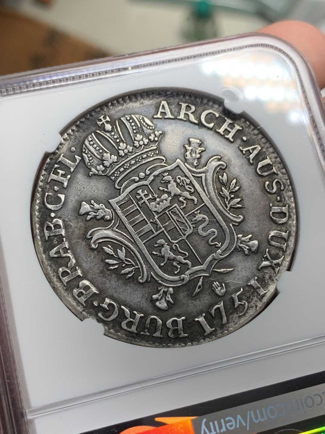 《竞宝斋》第112场-周日，周一 ，2场连拍（全场包邮） NGC-XFD 1751年奥属尼德兰玛利亚特蕾莎1杜卡特 少见的大奶妈品种，33.25克，黑包浆，胸前流苏清晰完整，给XF有些低评