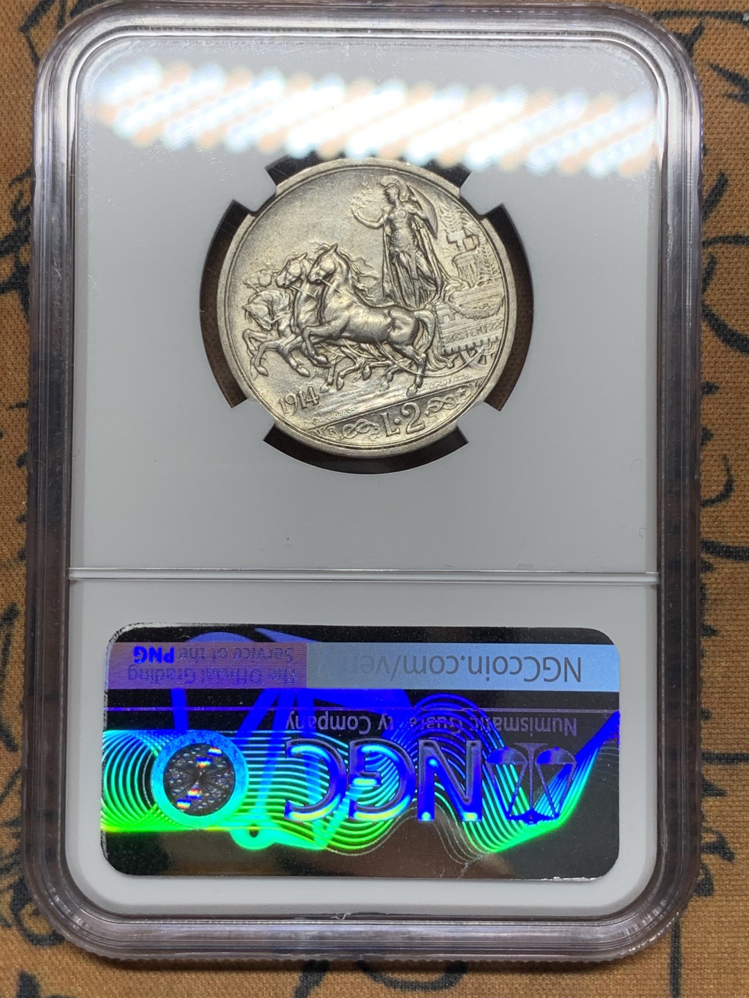 《竞宝斋》第112场-周日，周一 ，2场连拍（全场包邮） NGC-AU53  意大利  1914  2里拉  马车 银币