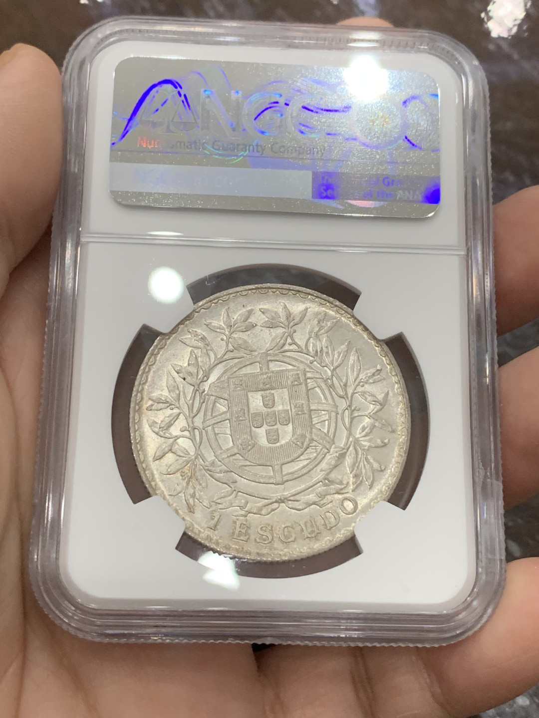 《竞宝斋》第112场-周日，周一 ，2场连拍（全场包邮） 冠军分 NGC-MS64 葡萄牙1915年 自由女神头像 1埃斯库多大银币 粉光顶级好品