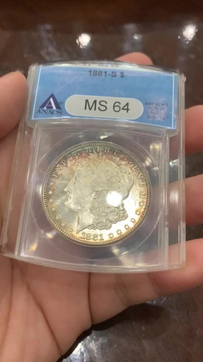 《竞宝斋》第112场-周日，周一 ，2场连拍（全场包邮） ANACS MS64 美国 1881年S版 摩根银币 五彩转光 这个评级常常有惊喜
