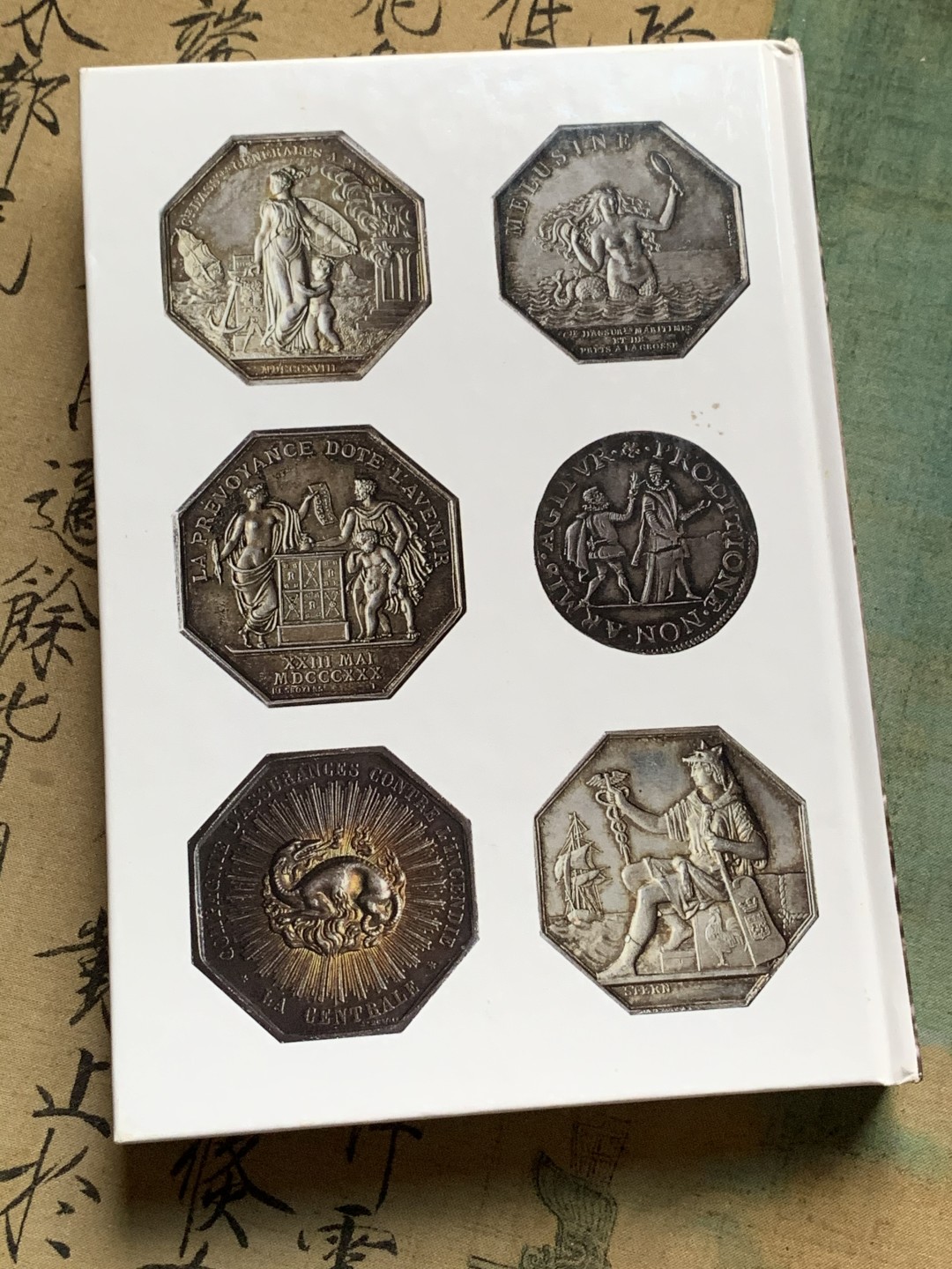 《竞宝斋》第112场-周日，周一 ，2场连拍（全场包邮） 法国 1991年 JETONS 代币目录 所见最新版本 版别详尽 厚达349页 一本在手 八角我有 难得遇见