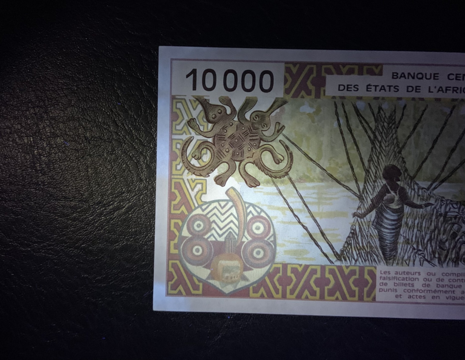 收藏联盟Quantum Auction 第204期拍卖 西非(科特迪瓦)2001年10000法郎 品相UNC- 灯下有斑