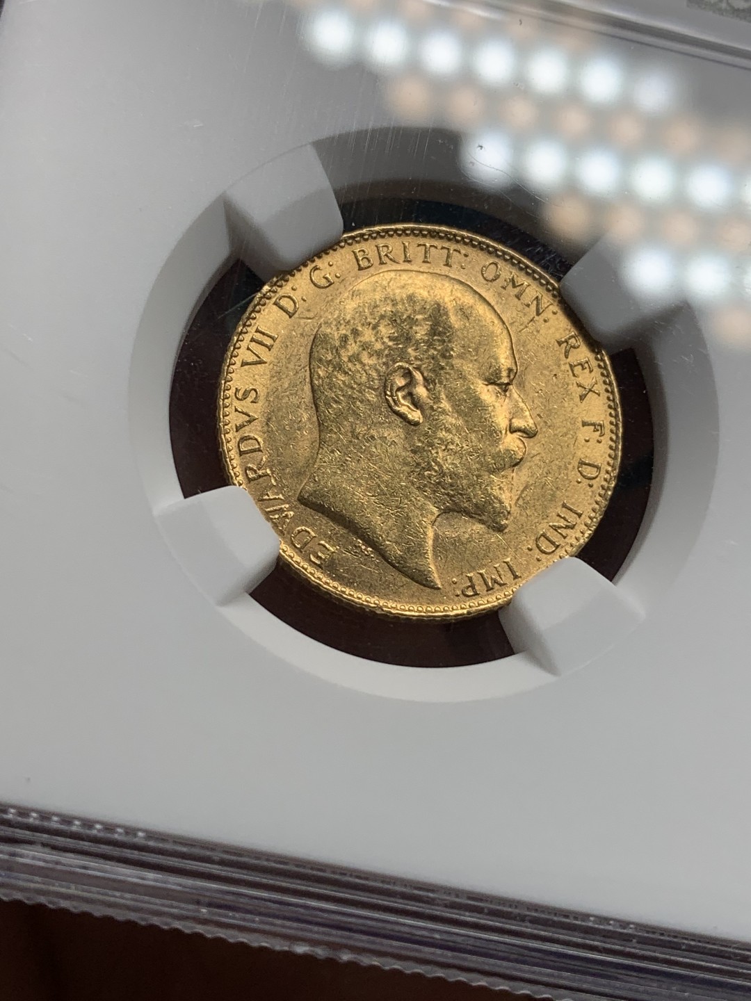 《竞宝斋》第112场-周日，周一 ，2场连拍（全场包邮） NGC-MS63 英国爱德华七世 1910年 1索维林马剑金币 8克 细节底板超分数状态