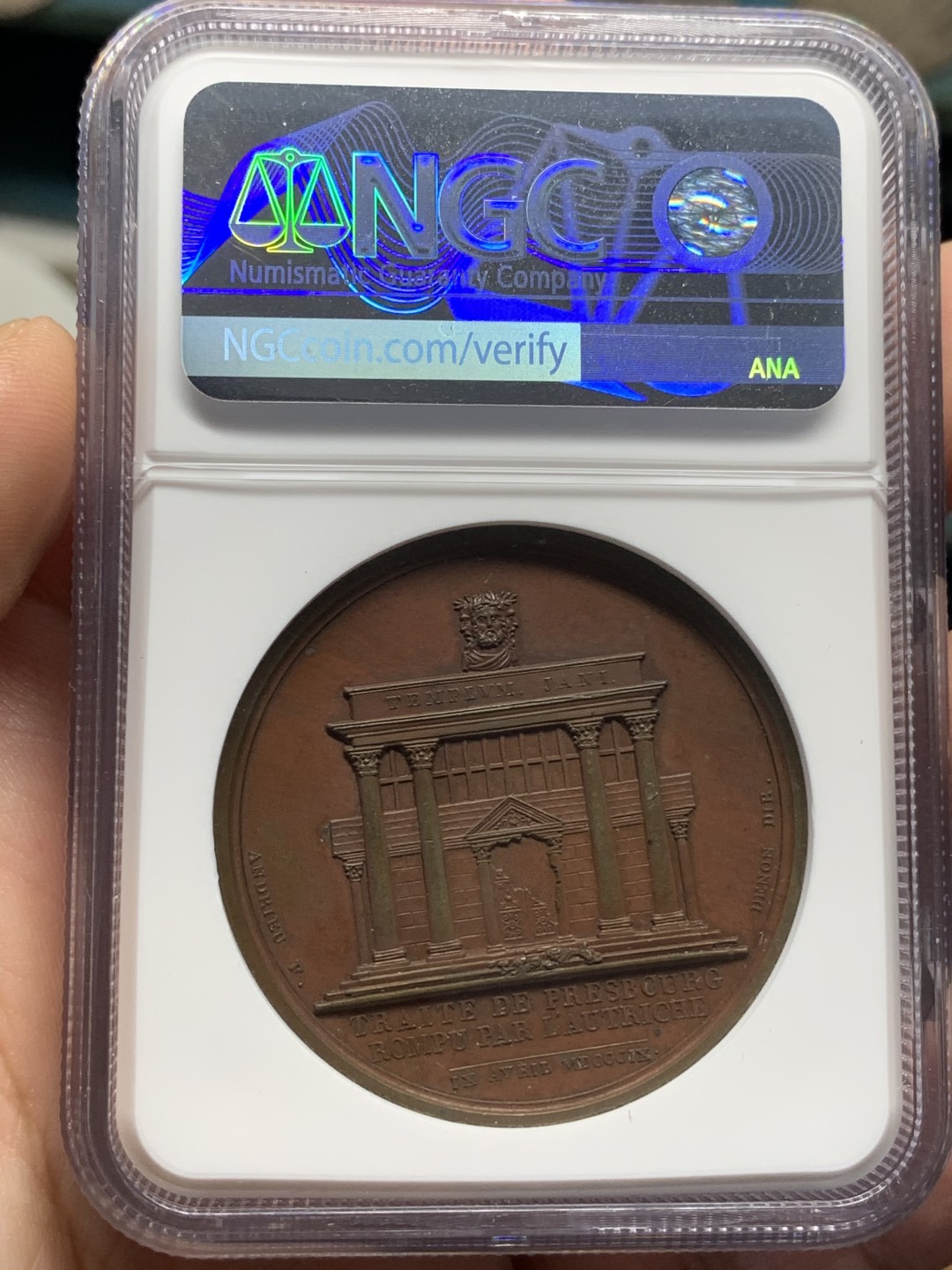 《竞宝斋》第112场-周日，周一 ，2场连拍（全场包邮） NGC MS63 法国 拿破仑一世 1809年 奥地利违背普莱斯堡和约 拿一击败奥地利 纪念铜章 细节好 高价品种 带原袋