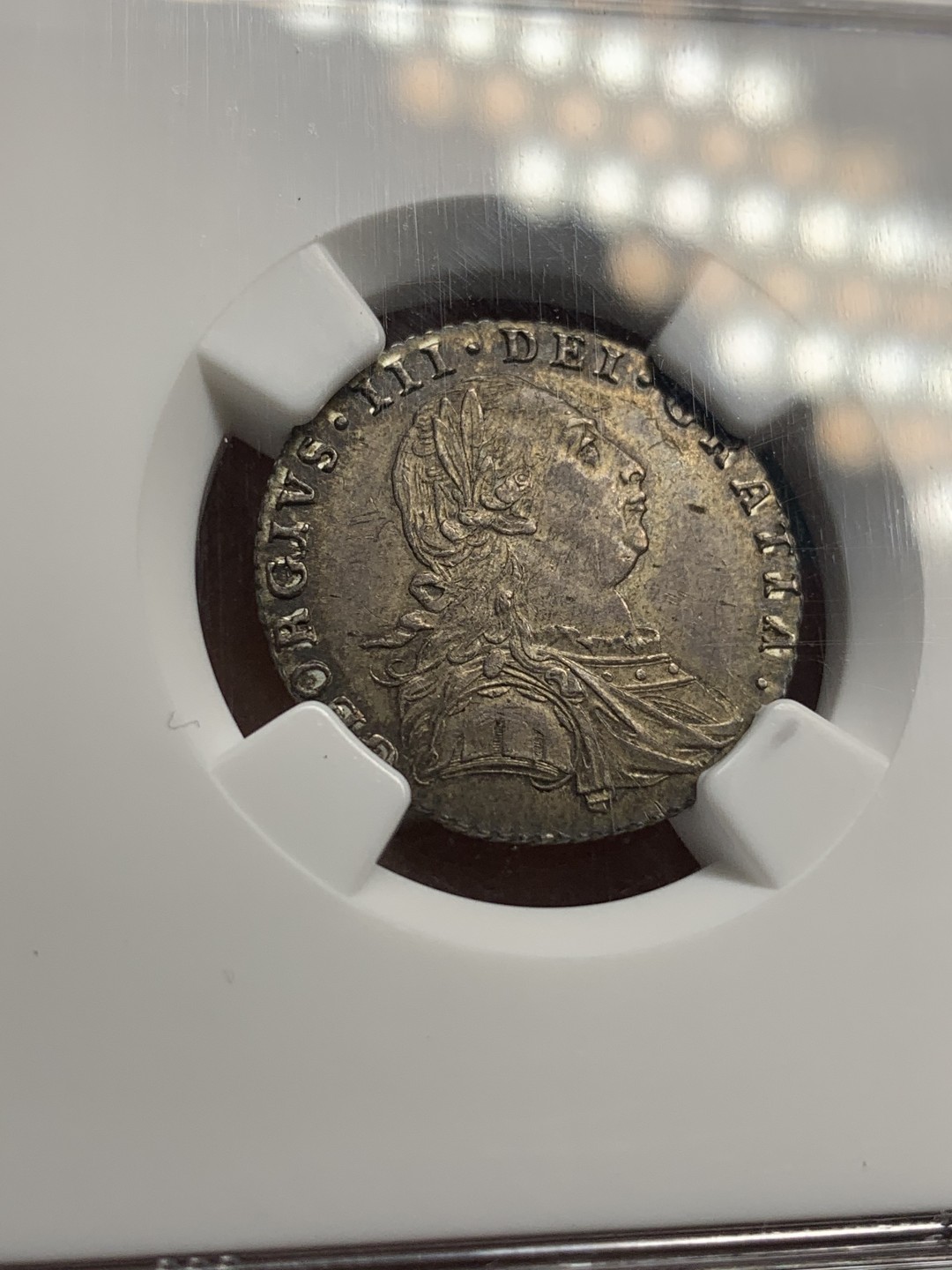 《竞宝斋》第112场-周日，周一 ，2场连拍（全场包邮） NGC MS62  英国乔三 1787 6便士 有心版 深彩包浆 老盒评级