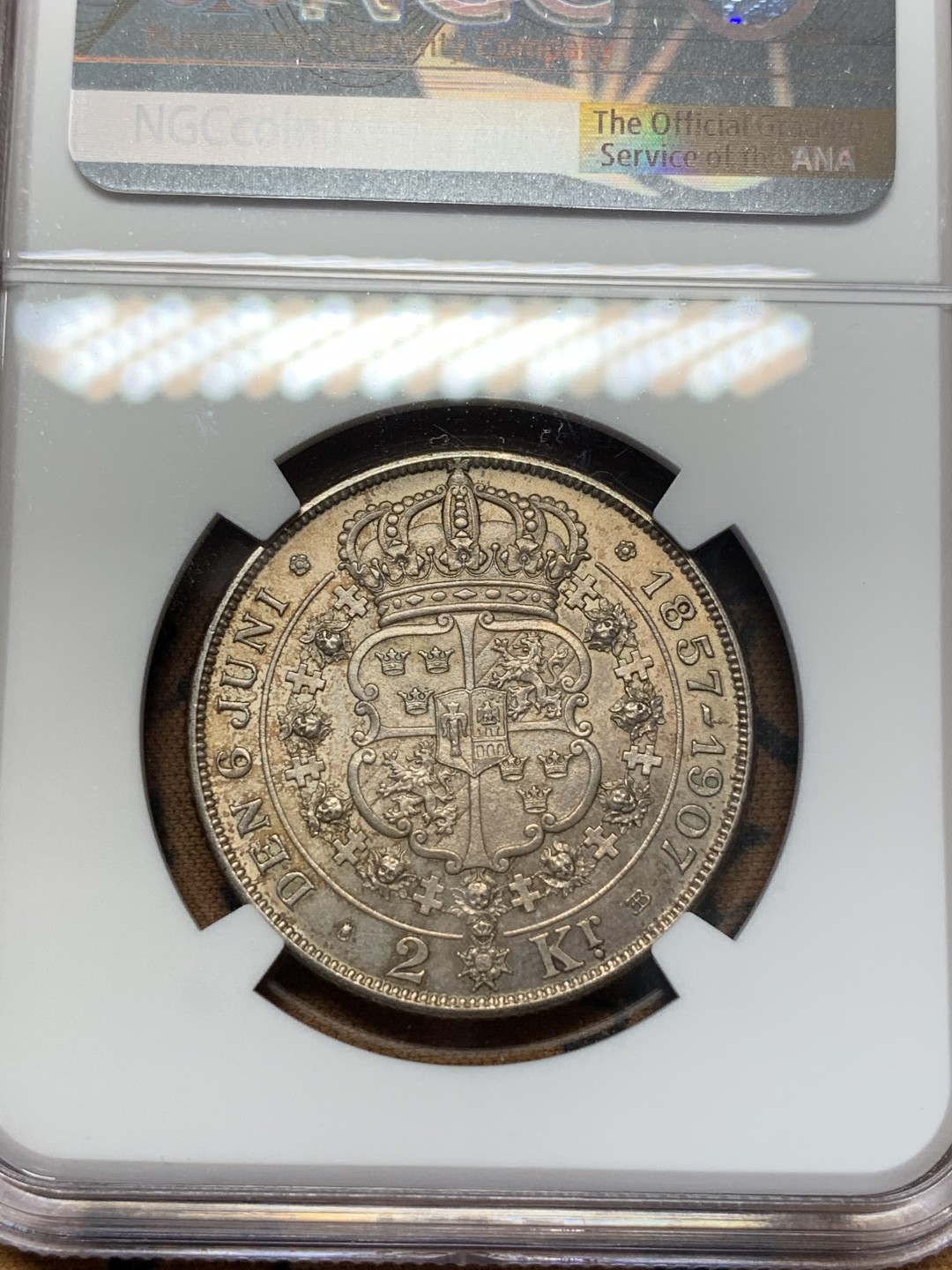 《竞宝斋》第112场-周日，周一 ，2场连拍（全场包邮） NGC MS63 瑞典 1907金婚 2克朗银币 淡彩包浆 漂亮