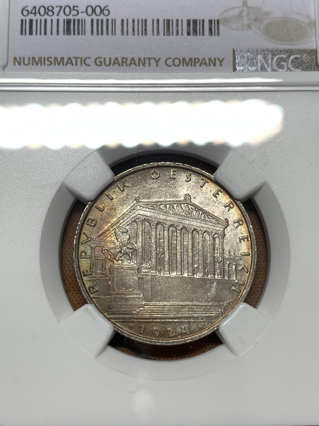 《竞宝斋》第112场-周日，周一 ，2场连拍（全场包邮） 第三名 NGC-MS64 奥地利1924年 维也纳会议大厅 1先令银币 带点月牙彩 非常漂亮