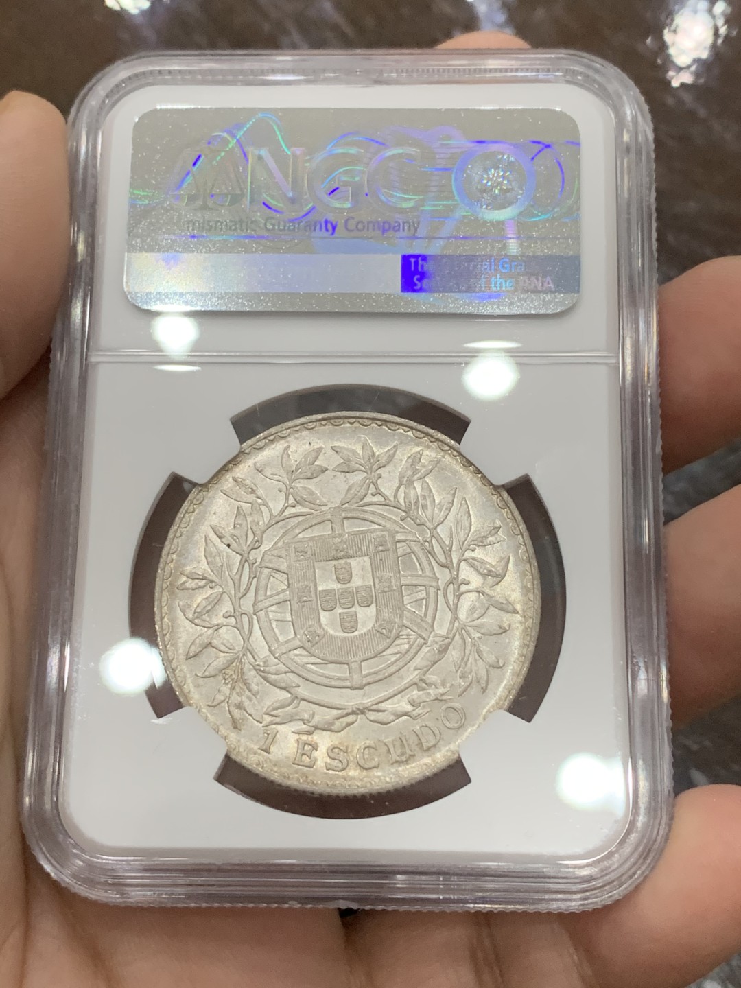 《竞宝斋》第112场-周日，周一 ，2场连拍（全场包邮） 冠军分 NGC-MS64 葡萄牙1915年 自由女神头像 1埃斯库多大银币 粉光顶级好品