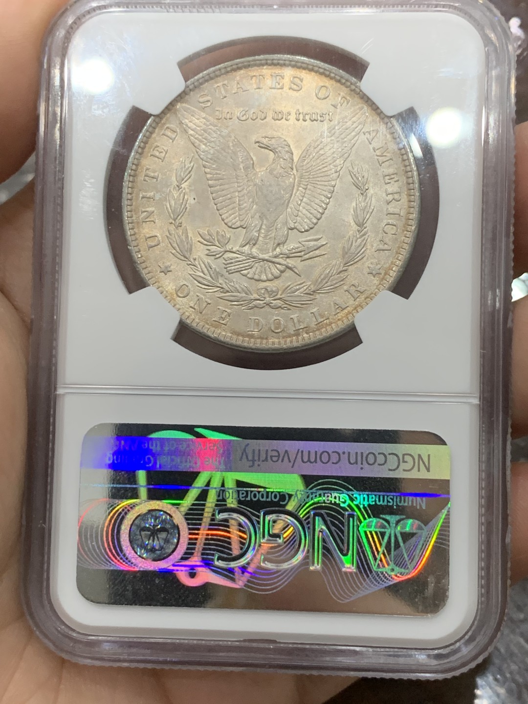 《竞宝斋》第112场-周日，周一 ，2场连拍（全场包邮） NGC-MS64 美国 1896年 摩根银币 双面淡金彩 女神面10点-4点方向 有一道淡金色“一”字包浆