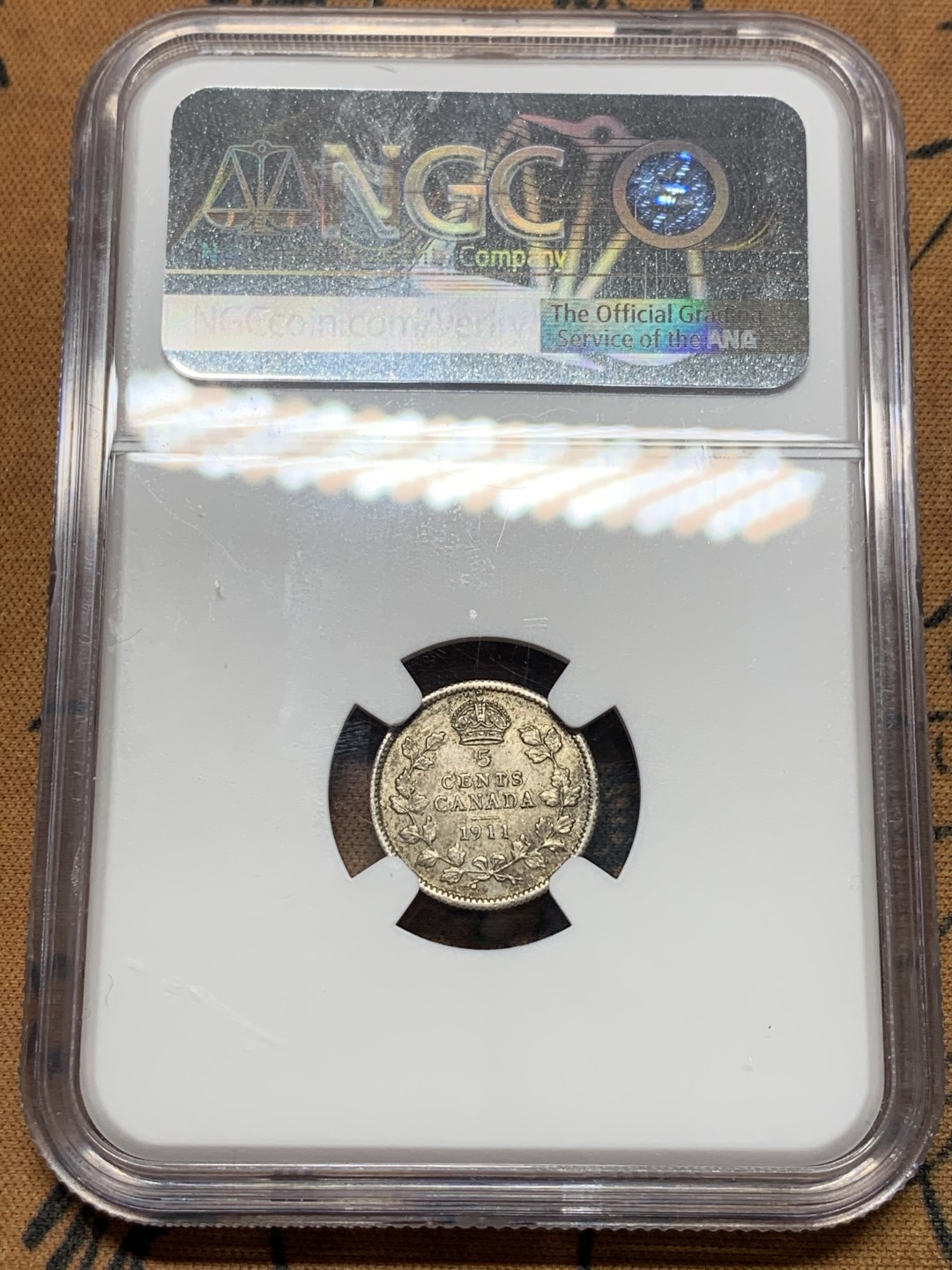 《竞宝斋》第112场-周日，周一 ，2场连拍（全场包邮） NGC AU55 加拿大 1911年 乔治五世 5分银币 低评状态 盒子上部边缘有小缺