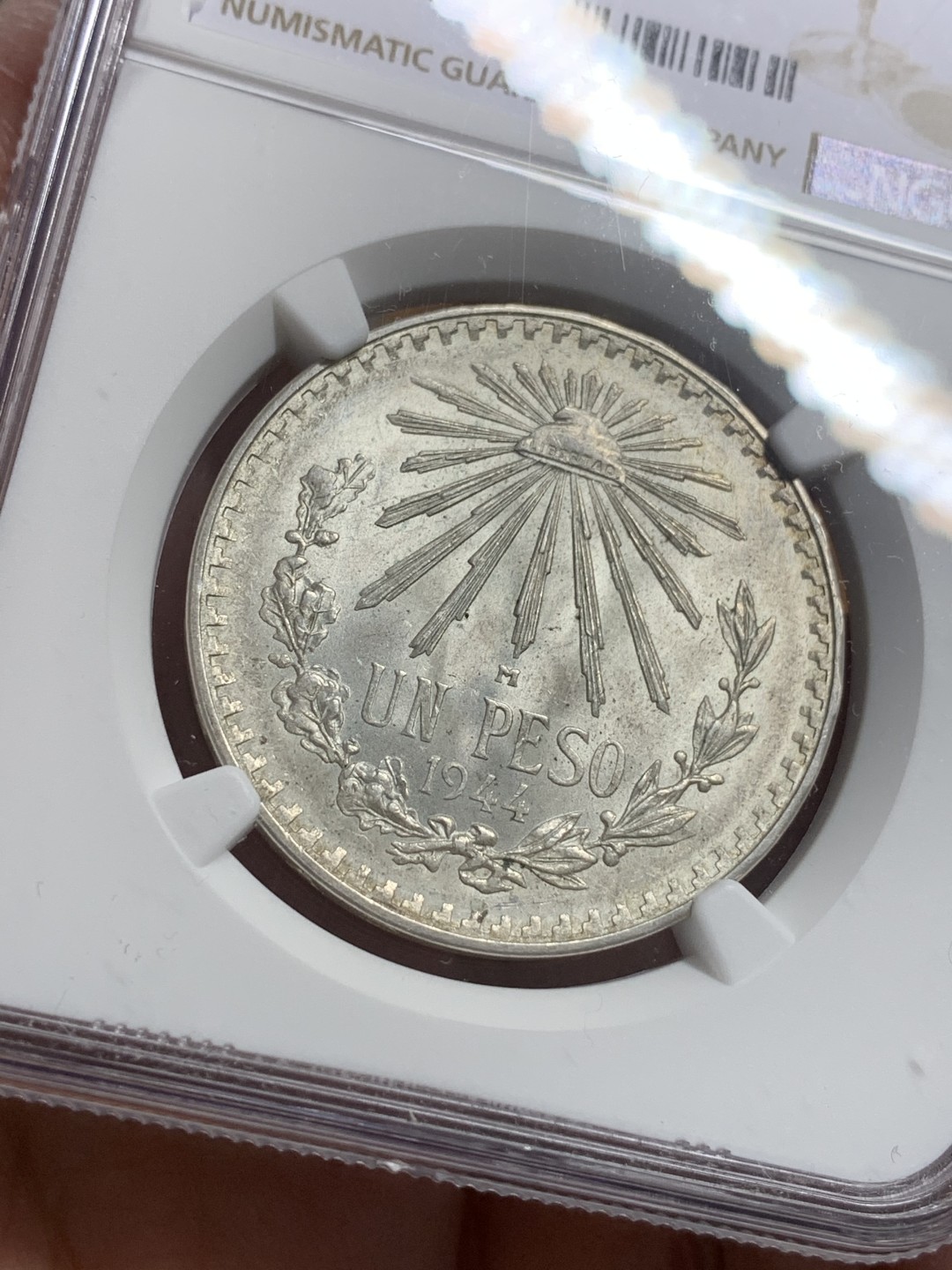 《竞宝斋》第112场-周日，周一 ，2场连拍（全场包邮） NGC-MS66 墨西哥1944年 小鹰洋1比索 这分数都不多说了