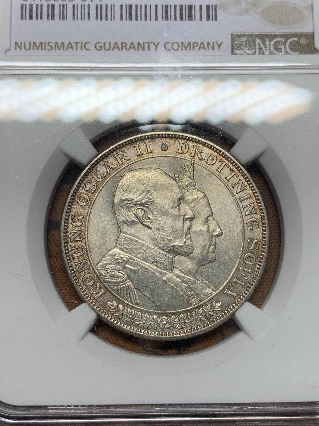 《竞宝斋》第112场-周日，周一 ，2场连拍（全场包邮） NGC MS63 瑞典 1907金婚 2克朗银币 淡彩包浆 漂亮