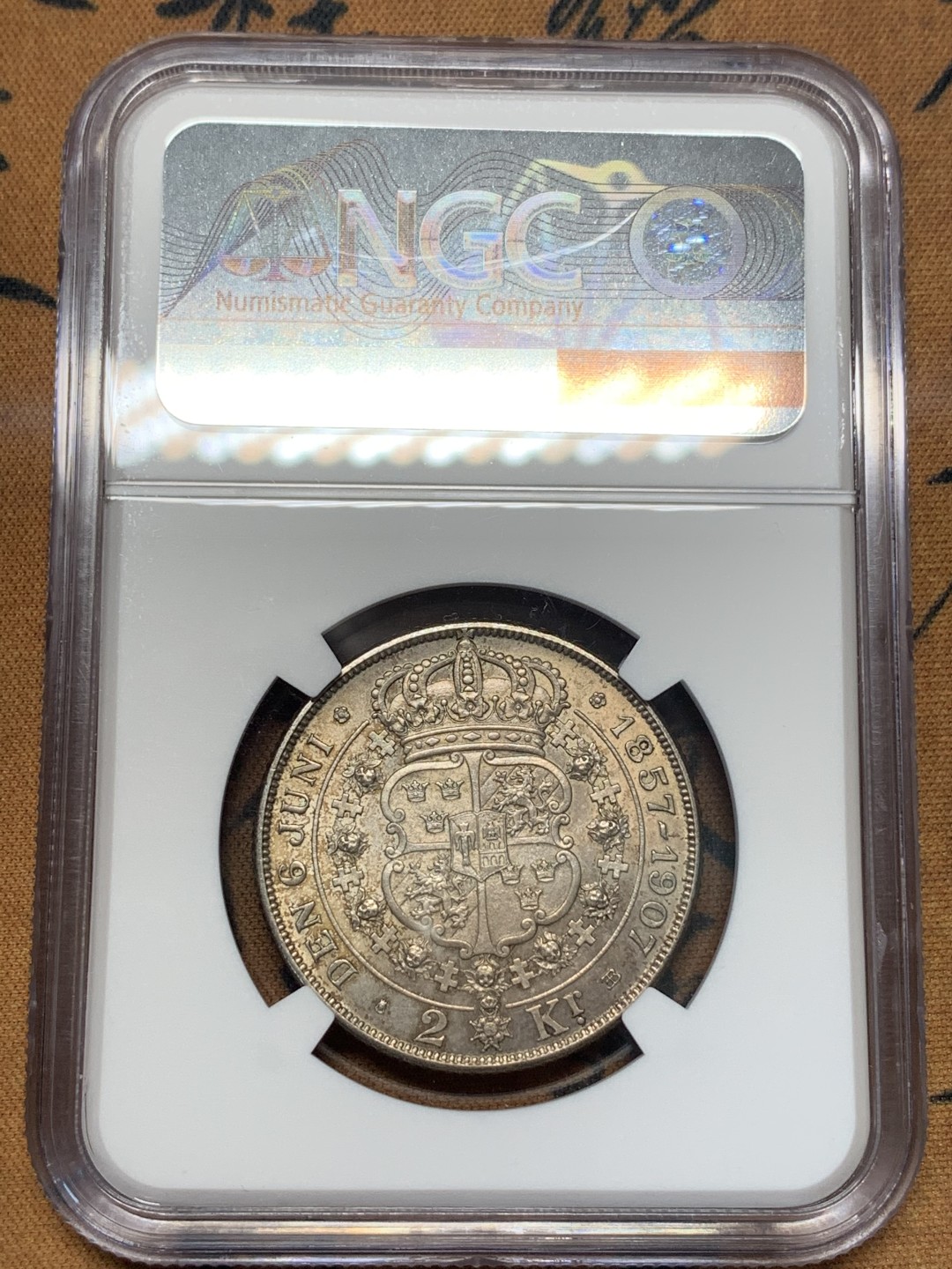 《竞宝斋》第112场-周日，周一 ，2场连拍（全场包邮） NGC MS63 瑞典 1907金婚 2克朗银币 淡彩包浆 漂亮