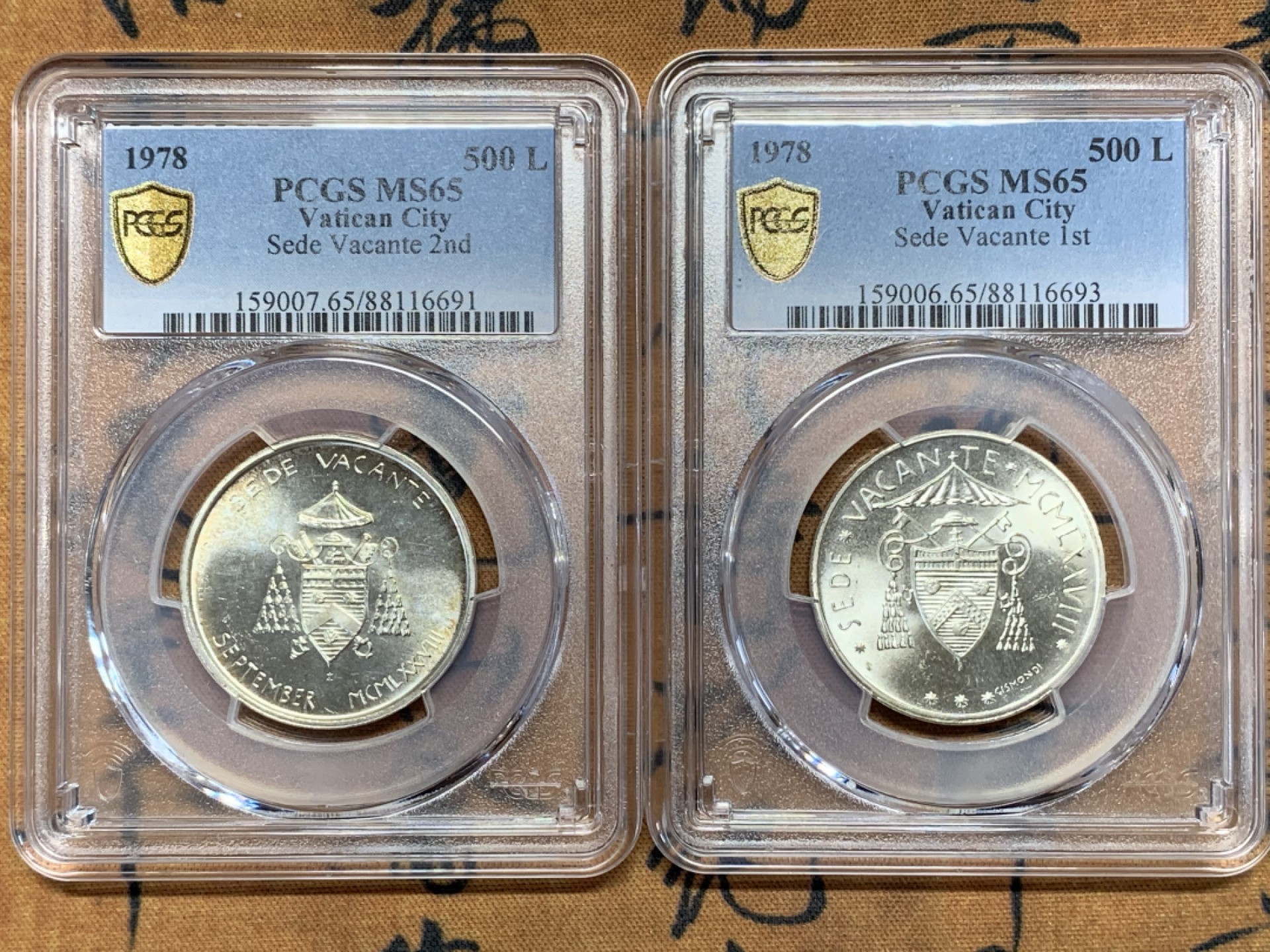 《竞宝斋》第112场-周日，周一 ，2场连拍（全场包邮） PCGS金盾 MS65 梵蒂冈1978年两种图案500里拉银币一对