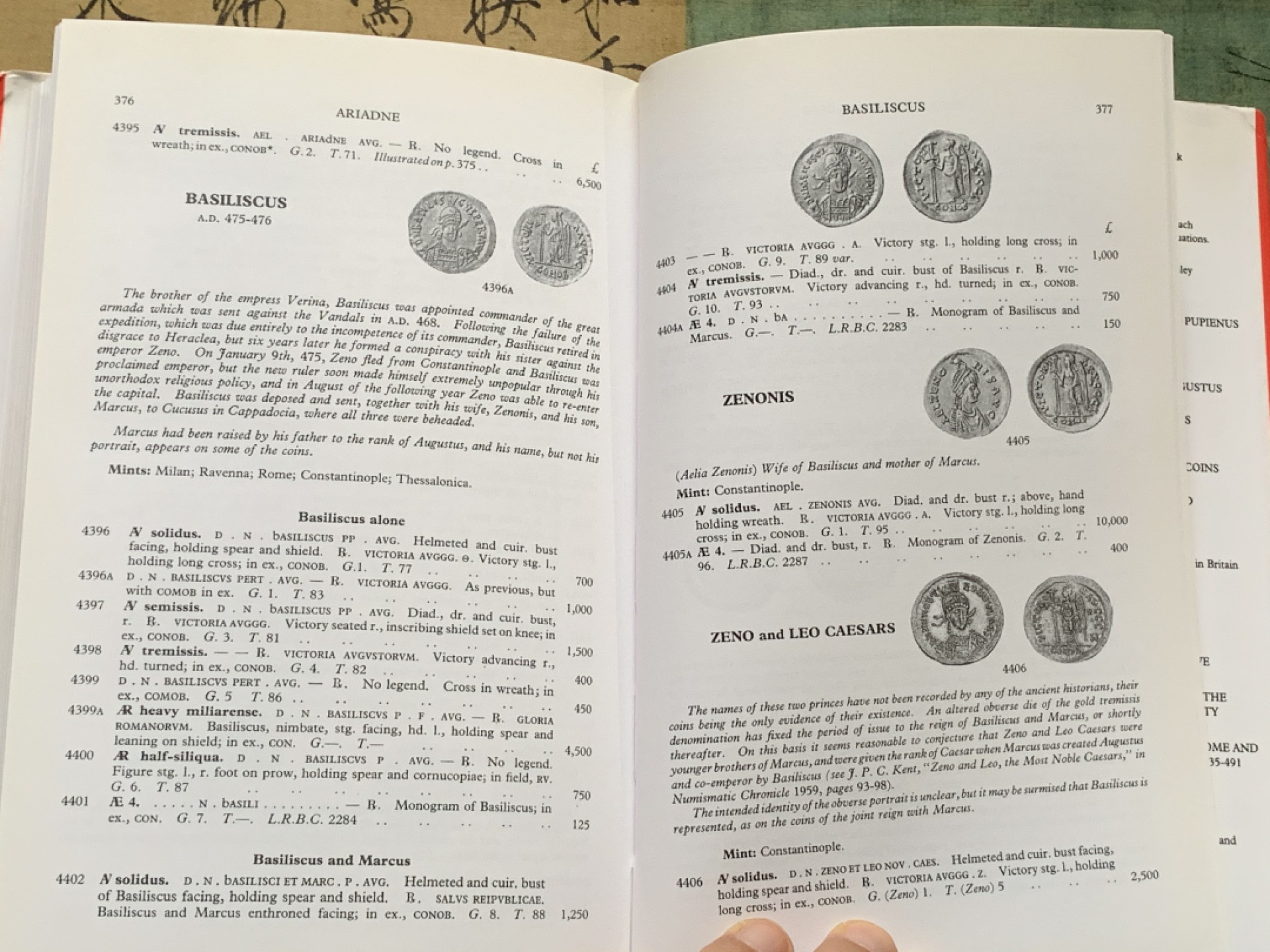 《竞宝斋》第112场-周日，周一 ，2场连拍（全场包邮） 精装版 古罗马 币的参考目录 大卫·R·西尔 著作 厚达390页 《罗马硬币及其价值》第四修订版 从公元前270年到公元500年 横跨将近700年 详尽的介绍版别及定位