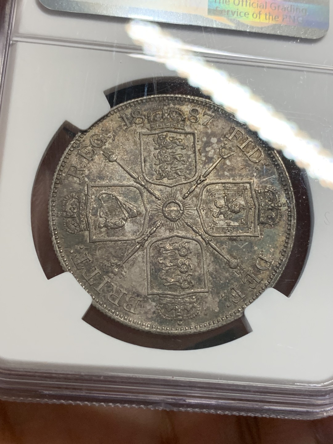 《竞宝斋》第112场-周日，周一 ，2场连拍（全场包邮） NGC MS62 英国 1887年 维多利亚 高冠 双福林 银币 深彩包浆 底板非常好
