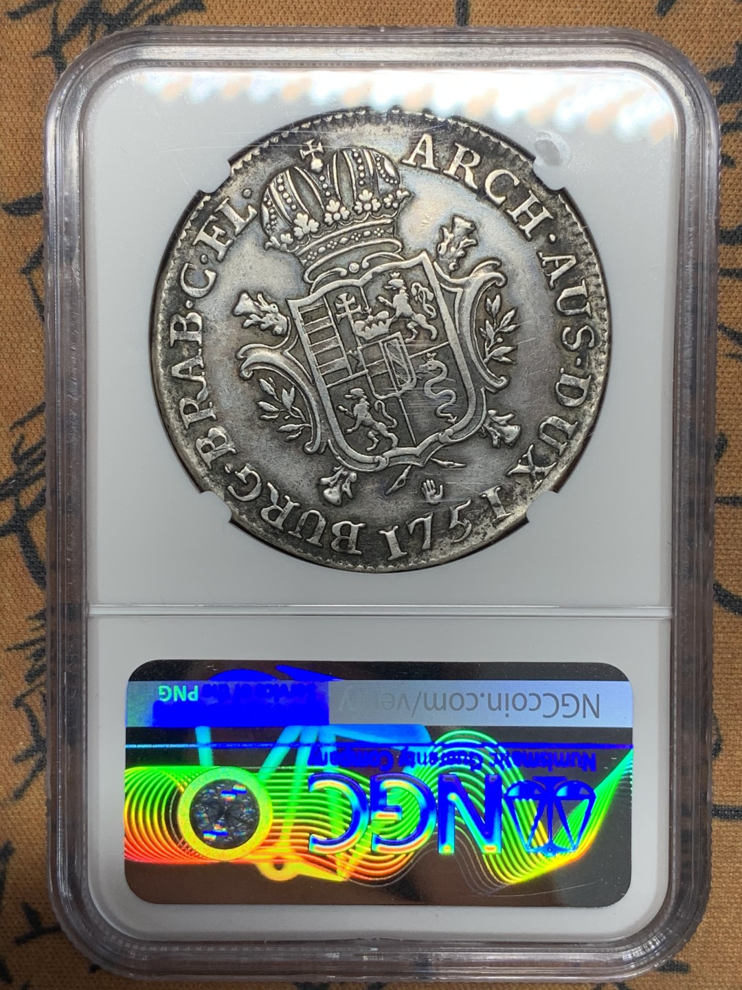 《竞宝斋》第112场-周日，周一 ，2场连拍（全场包邮） NGC-XFD 1751年奥属尼德兰玛利亚特蕾莎1杜卡特 少见的大奶妈品种，33.25克，黑包浆，胸前流苏清晰完整，给XF有些低评