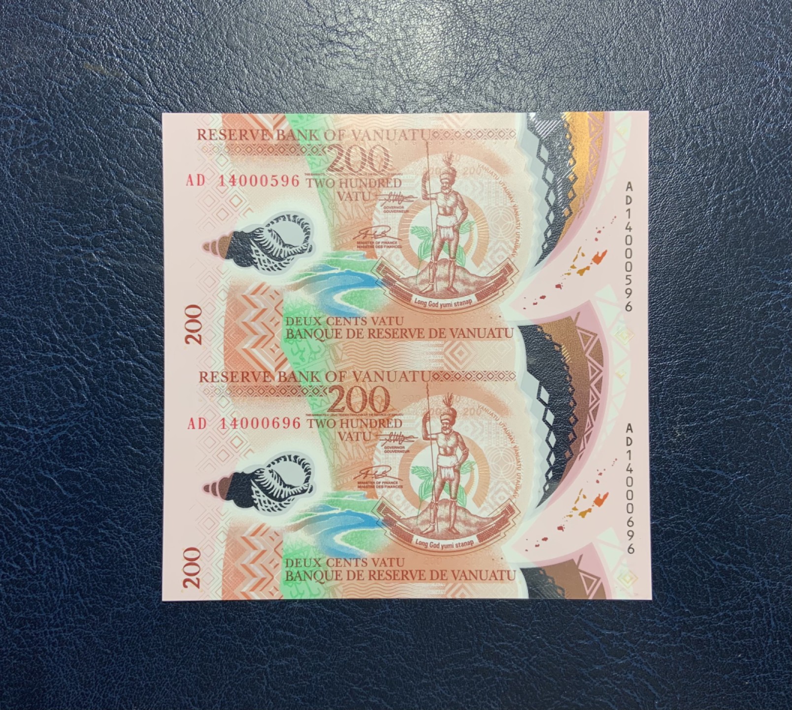 收藏联盟Quantum Auction 第204期拍卖 瓦努阿图2014年200瓦图两连体 品相全新UNC 塑料钞