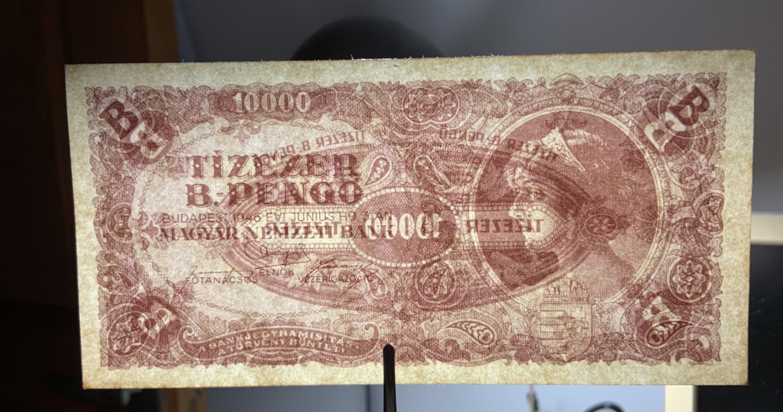 收藏联盟Quantum Auction 第204期拍卖 匈牙利1946年10000潘戈 品相UNC- 较少B版