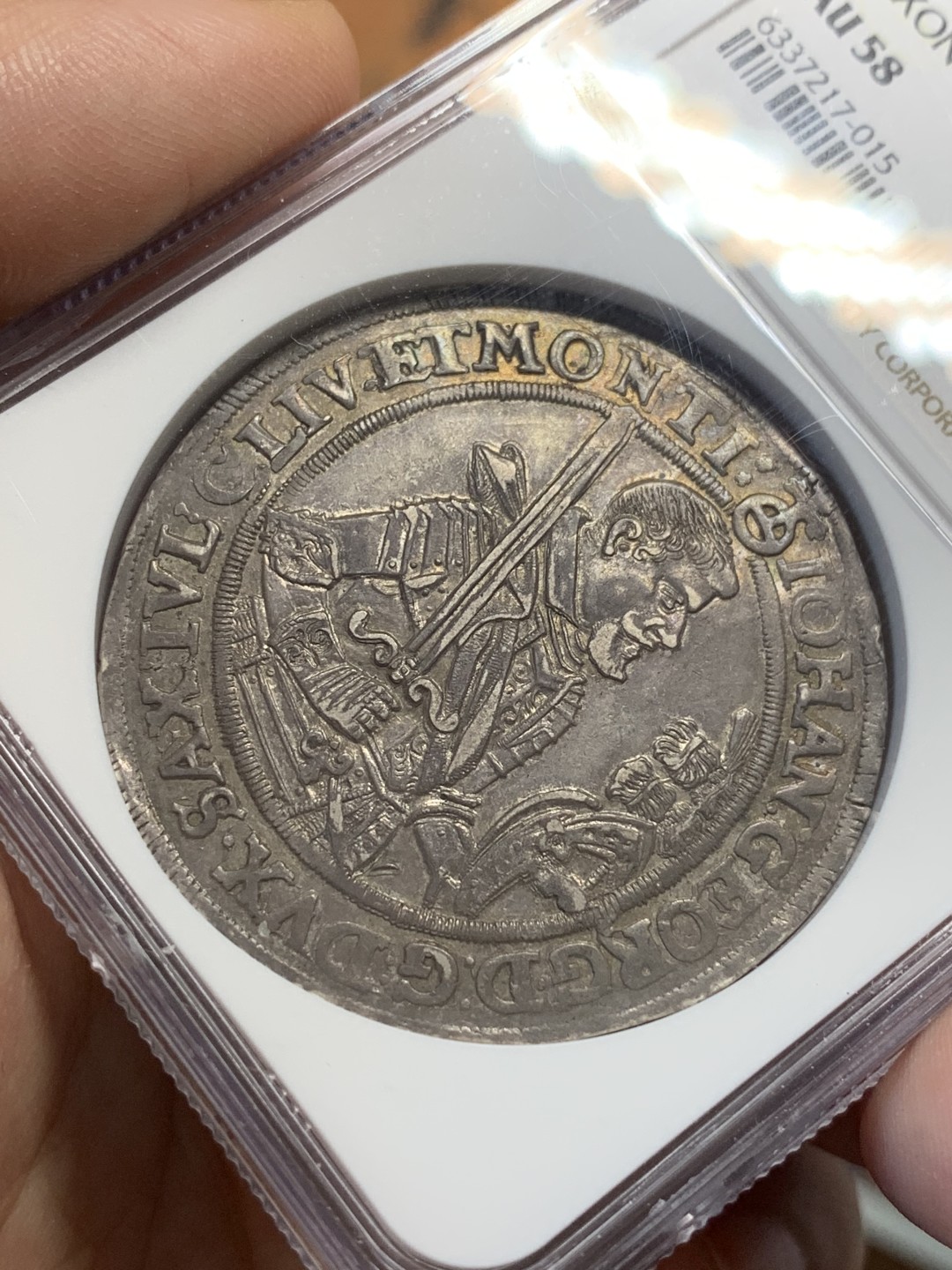 《竞宝斋》第112场-周日，周一 ，2场连拍（全场包邮） NGC AU58 德国 萨克森 1624年 持剑武士 泰勒 大银币 全深打 均匀包浆 实为难得