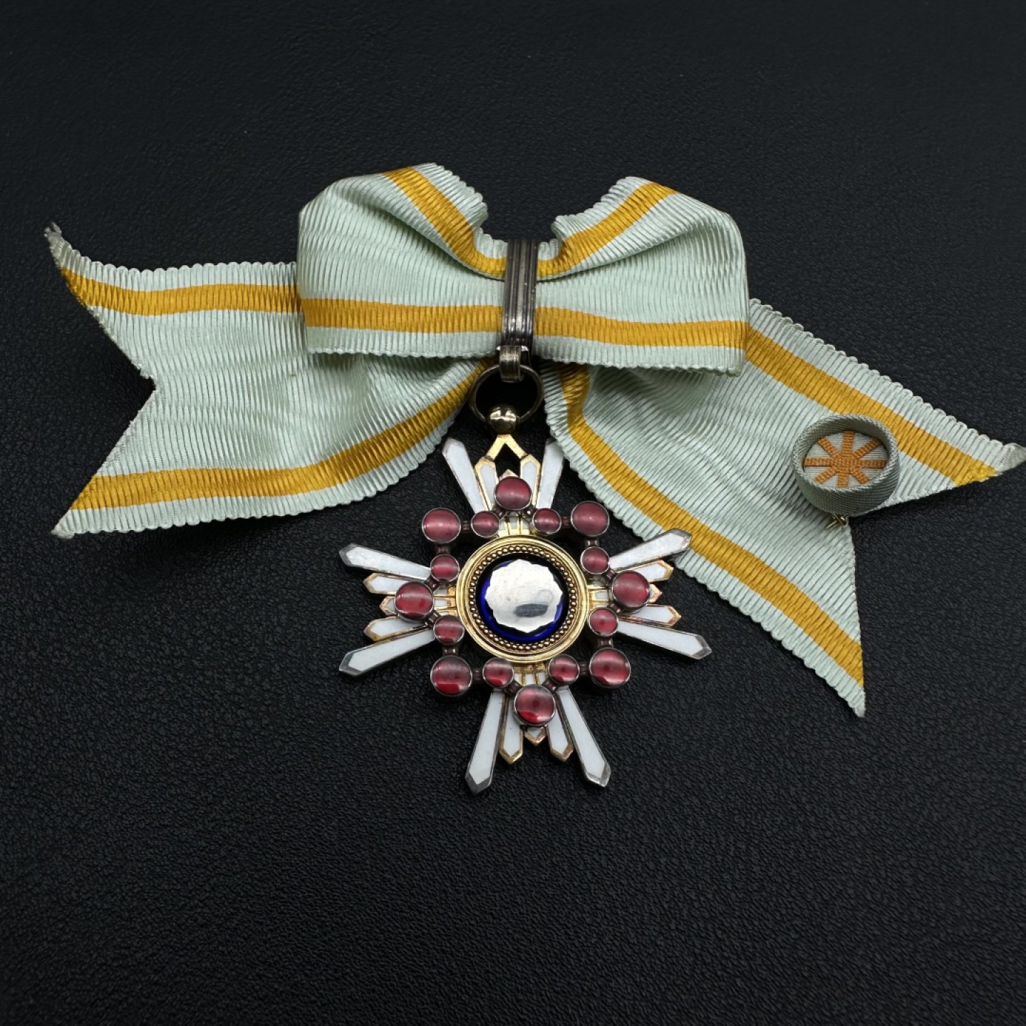 勋章奖章交易所11月05日群拍 女版瑞宝章