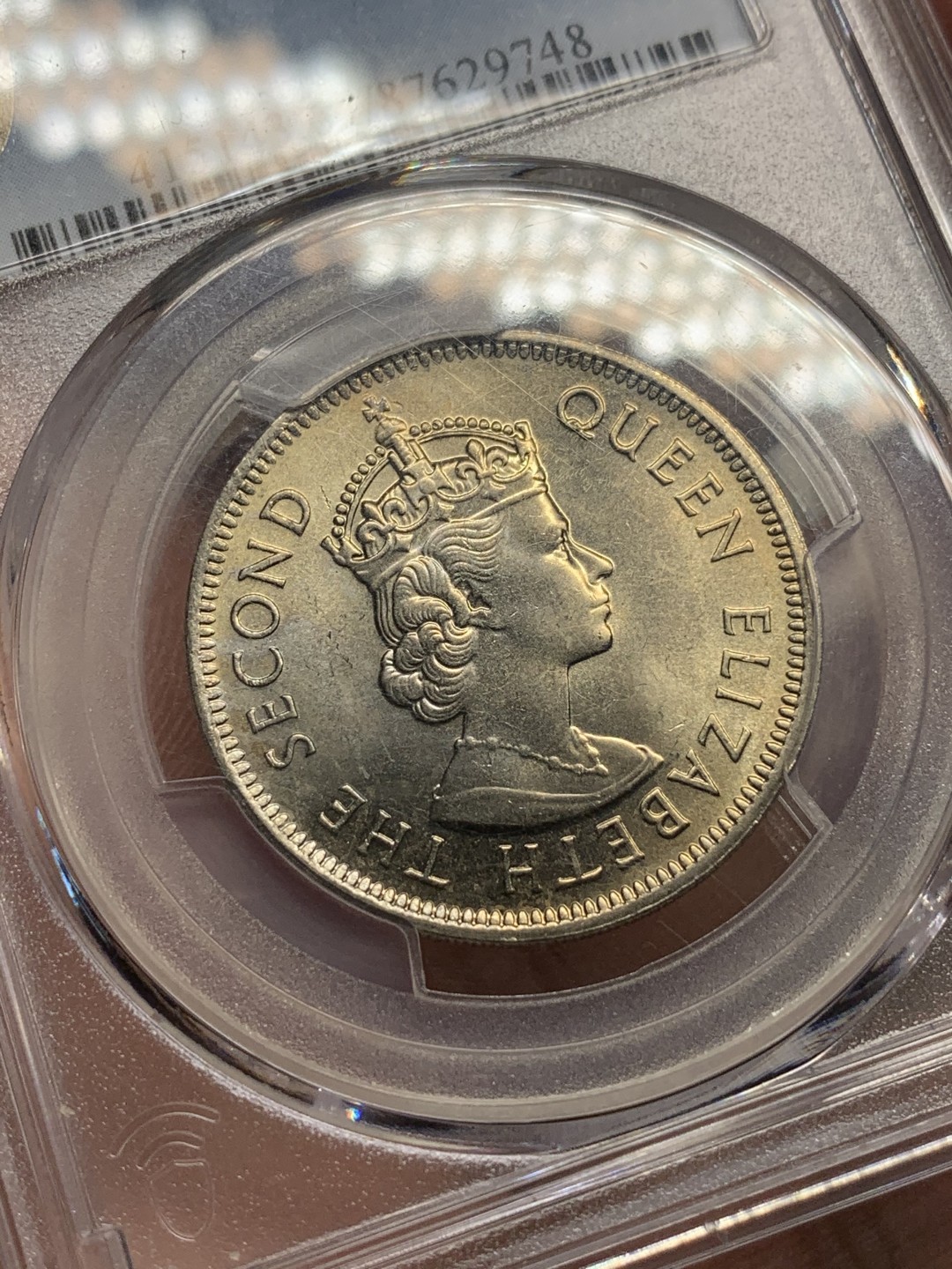 《竞宝斋》第112场-周日，周一 ，2场连拍（全场包邮） PCGS MS64 香港 1975年 伊丽莎白二世大一元 港币