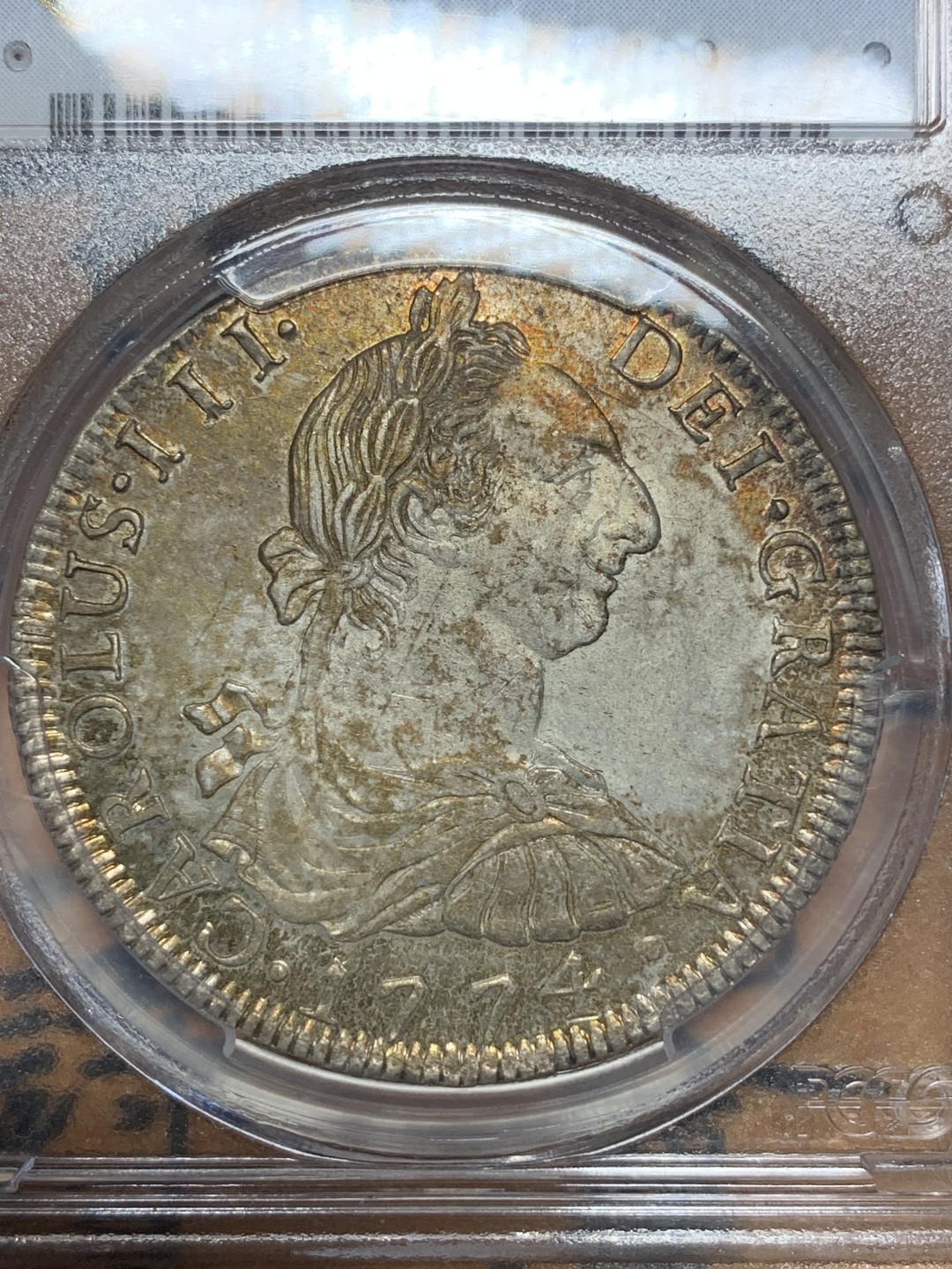 《竞宝斋》第112场-周日，周一 ，2场连拍（全场包邮） PCGS-MS62 1774年西属玻利维亚卡三8R 全币深打，金色包浆，打制是影响西属币价格的最重要因素之一 绝美