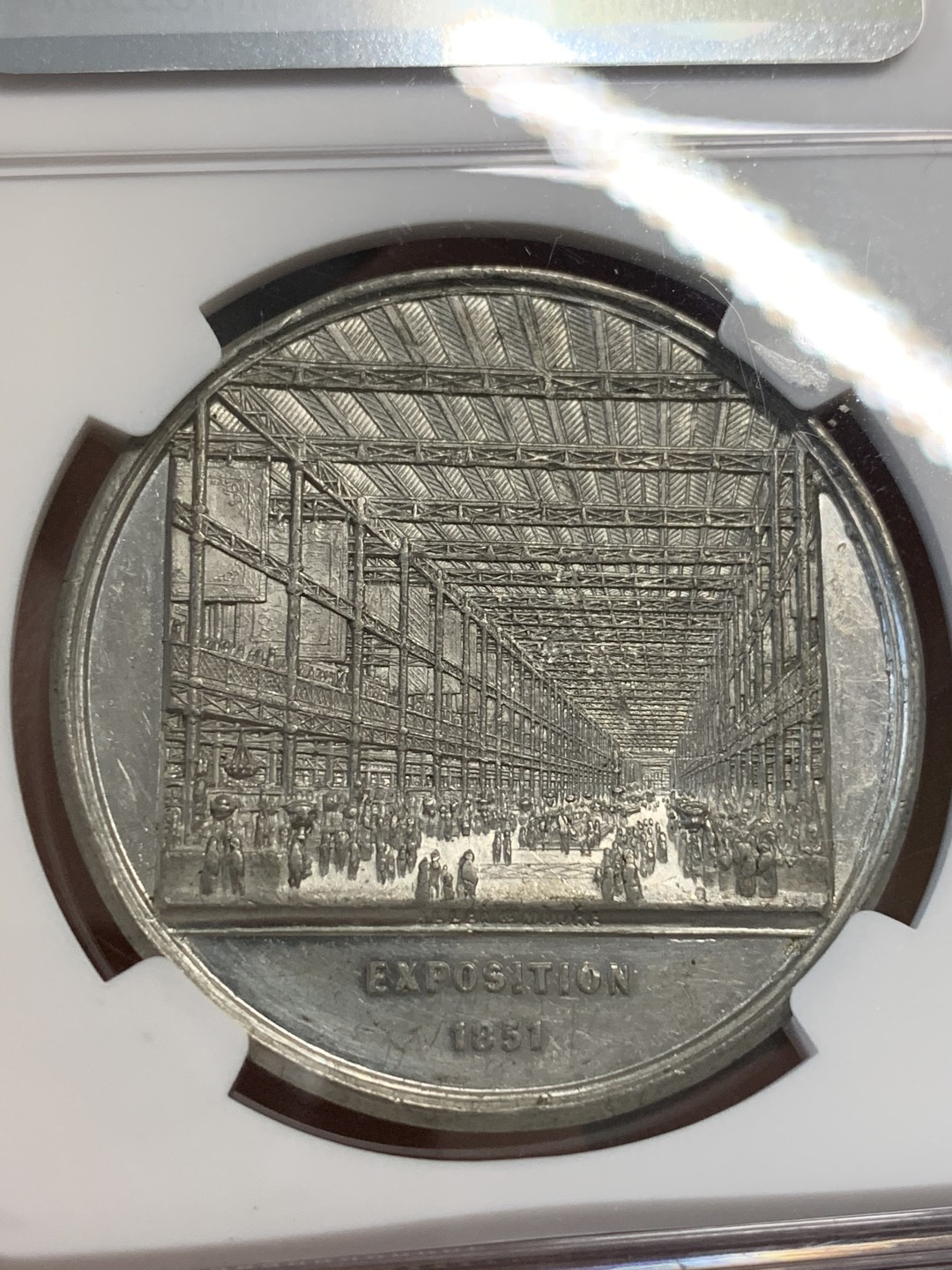 《竞宝斋》第112场-周日，周一 ，2场连拍（全场包邮） NGC MS61 英国 1851年首届世博会纪念章，描绘了壮丽的水晶宫及内部景象 WM白金属材质 高浮雕 细节满满