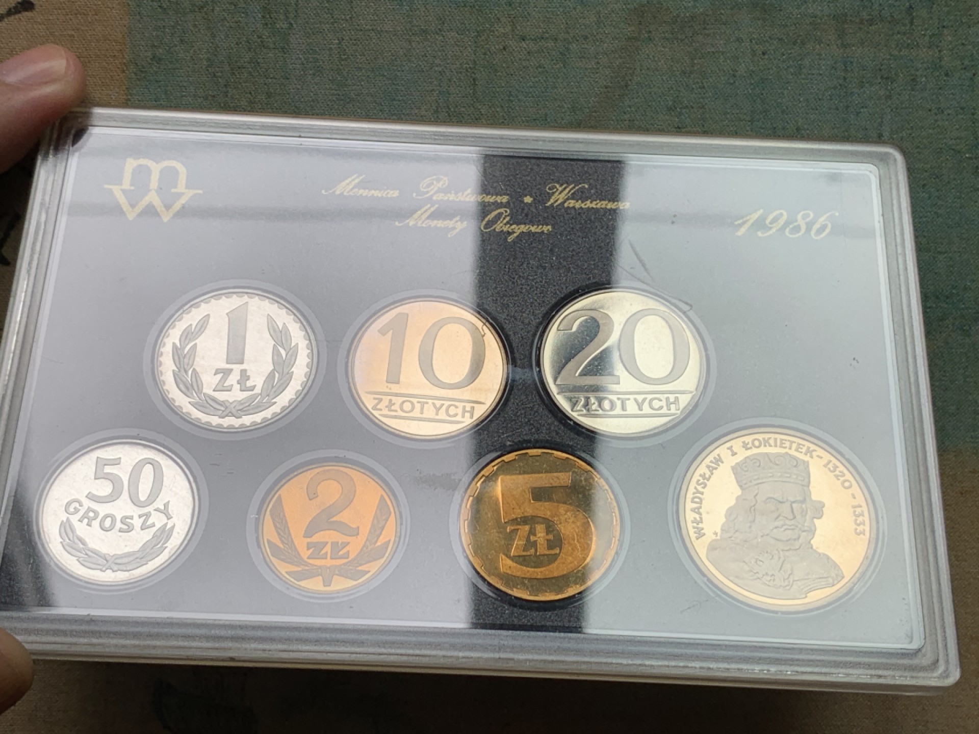 《竞宝斋》第112场-周日，周一 ，2场连拍（全场包邮） 波兰1986年清年份官方原封精制套币全套BU清年份，东欧精制币稀见！克劳斯编号KM#PS5