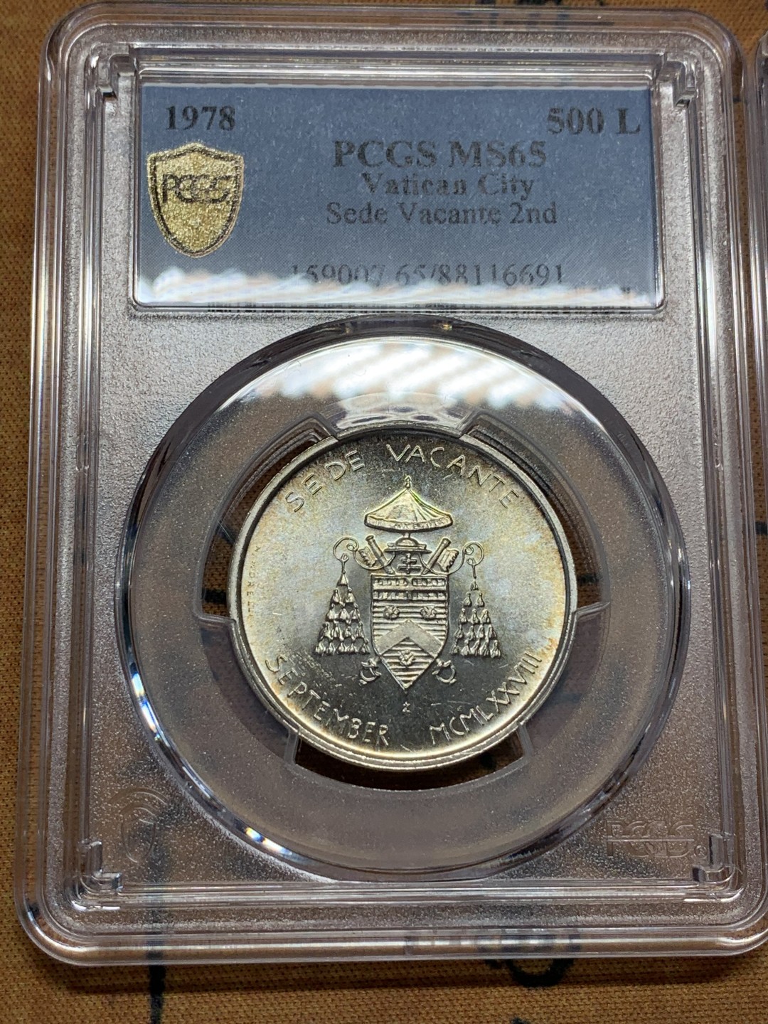 《竞宝斋》第112场-周日，周一 ，2场连拍（全场包邮） PCGS金盾 MS65 梵蒂冈1978年两种图案500里拉银币一对