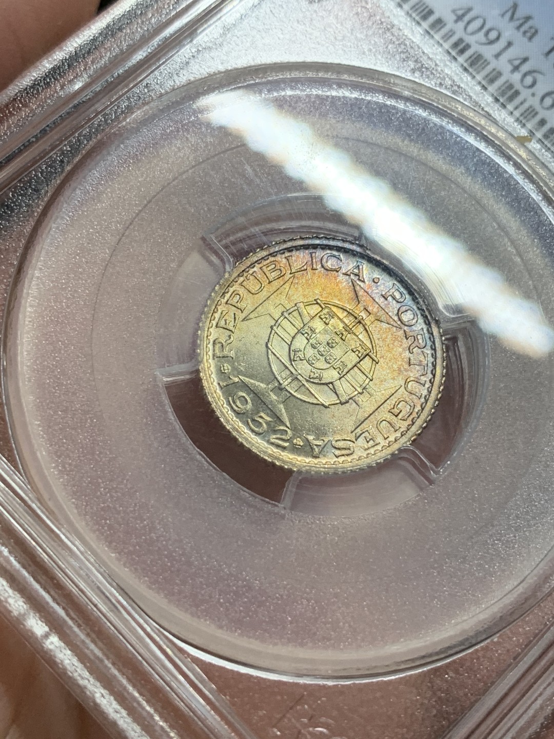 《竞宝斋》第112场-周日，周一 ，2场连拍（全场包邮） PCGS MS64 马德和 名家旧藏 澳门1952 一元银币氧化五彩包浆