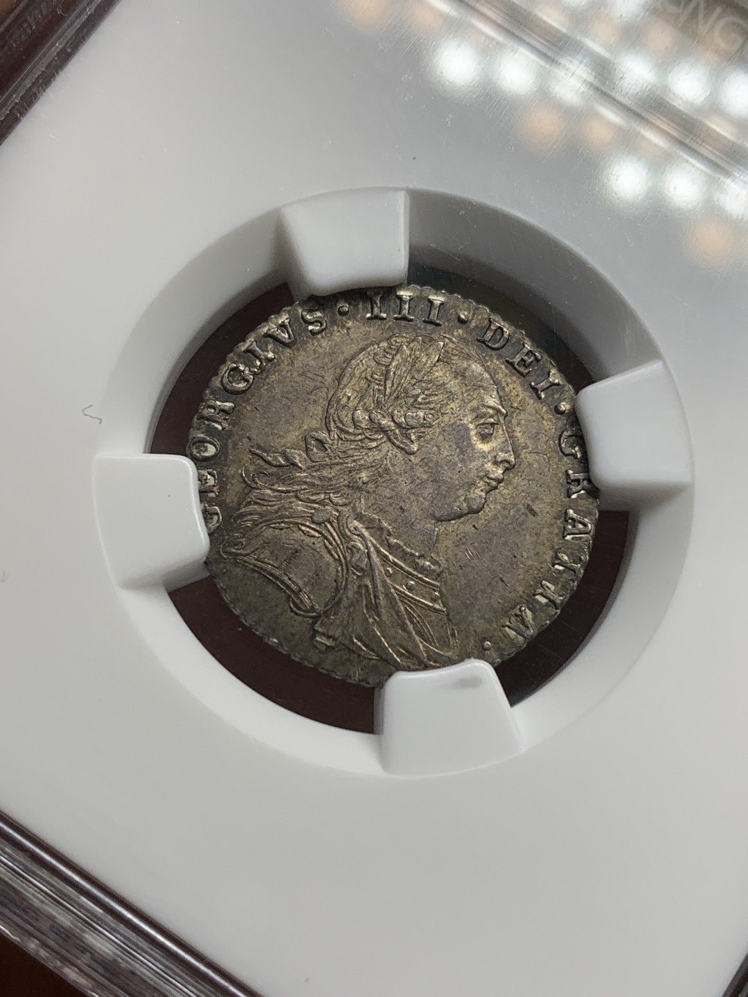 《竞宝斋》第112场-周日，周一 ，2场连拍（全场包邮） NGC MS62  英国乔三 1787 6便士 有心版 深彩包浆 老盒评级