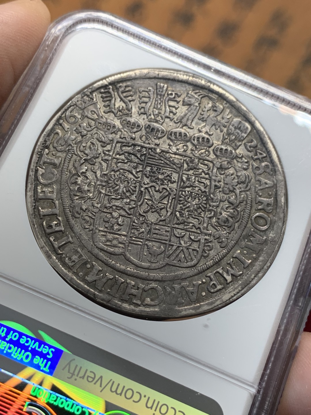 《竞宝斋》第112场-周日，周一 ，2场连拍（全场包邮） NGC AU58 德国 萨克森 1624年 持剑武士 泰勒 大银币 全深打 均匀包浆 实为难得