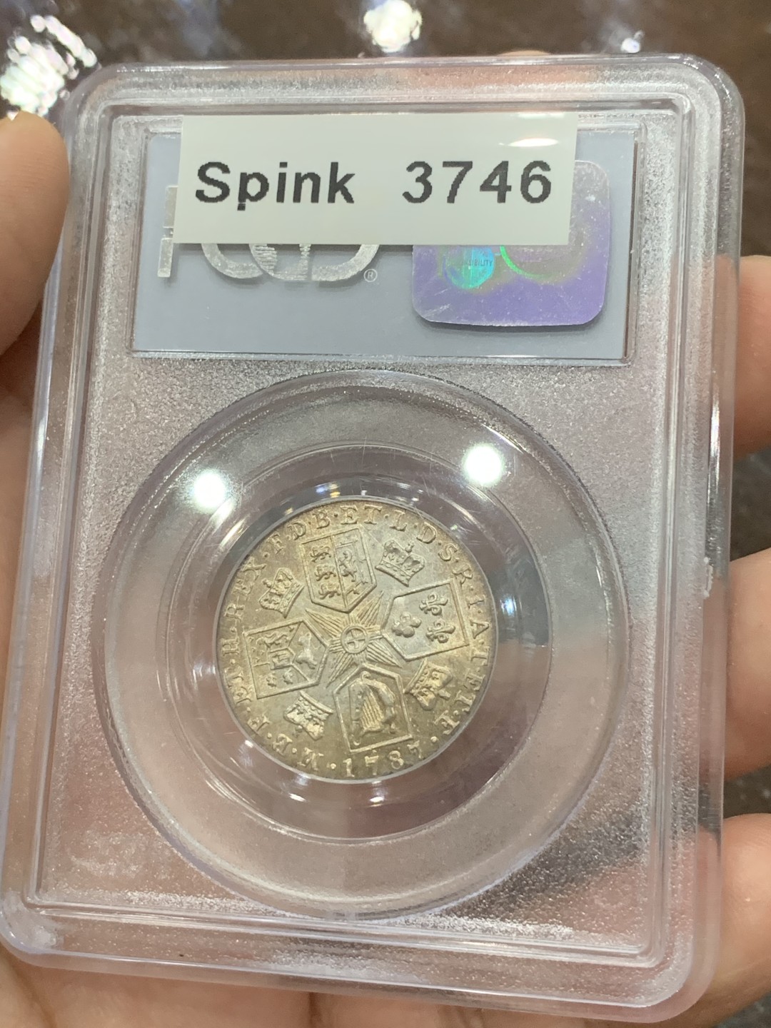 《竞宝斋》第112场-周日，周一 ，2场连拍（全场包邮） PCGS MS62 英国乔三 1787 一先令 有心版 老盒评级淡彩包浆