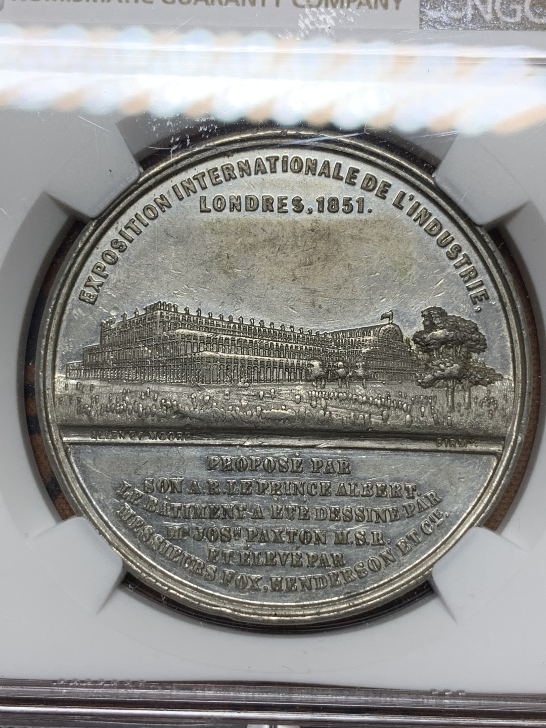 《竞宝斋》第112场-周日，周一 ，2场连拍（全场包邮） NGC MS61 英国 1851年首届世博会纪念章，描绘了壮丽的水晶宫及内部景象 WM白金属材质 高浮雕 细节满满