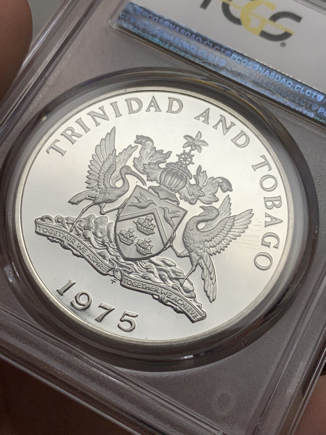 《竞宝斋》第112场-周日，周一 ，2场连拍（全场包邮） PCGS  PR67DCAM 特立尼达和多巴哥1975年10元精制大银币，冠军分。925银，直径42mm，重量35g