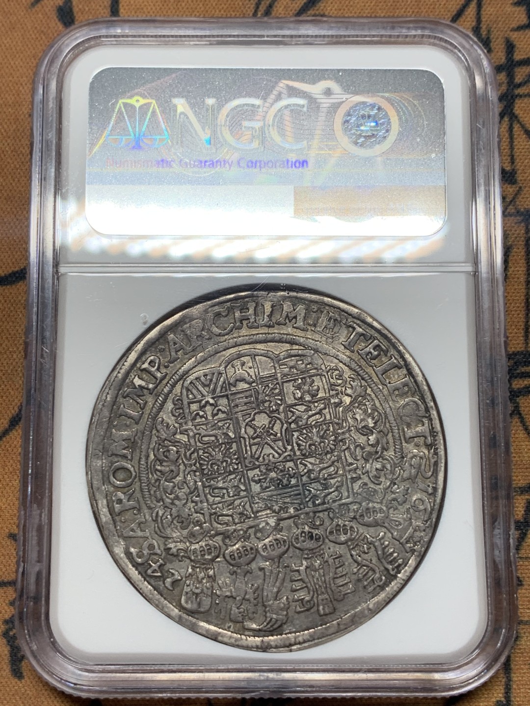 《竞宝斋》第112场-周日，周一 ，2场连拍（全场包邮） NGC AU58 德国 萨克森 1624年 持剑武士 泰勒 大银币 全深打 均匀包浆 实为难得