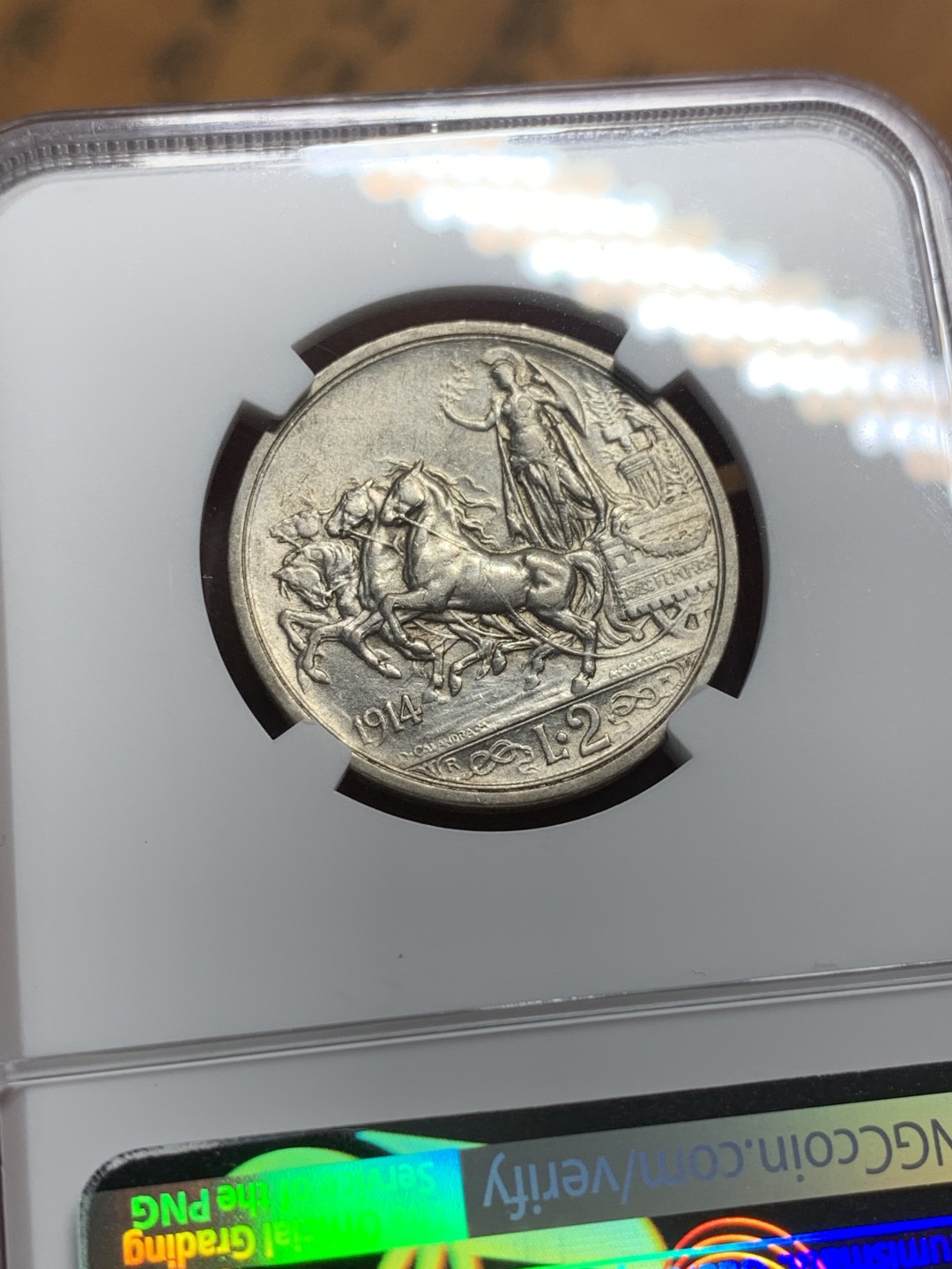 《竞宝斋》第112场-周日，周一 ，2场连拍（全场包邮） NGC-AU53  意大利  1914  2里拉  马车 银币