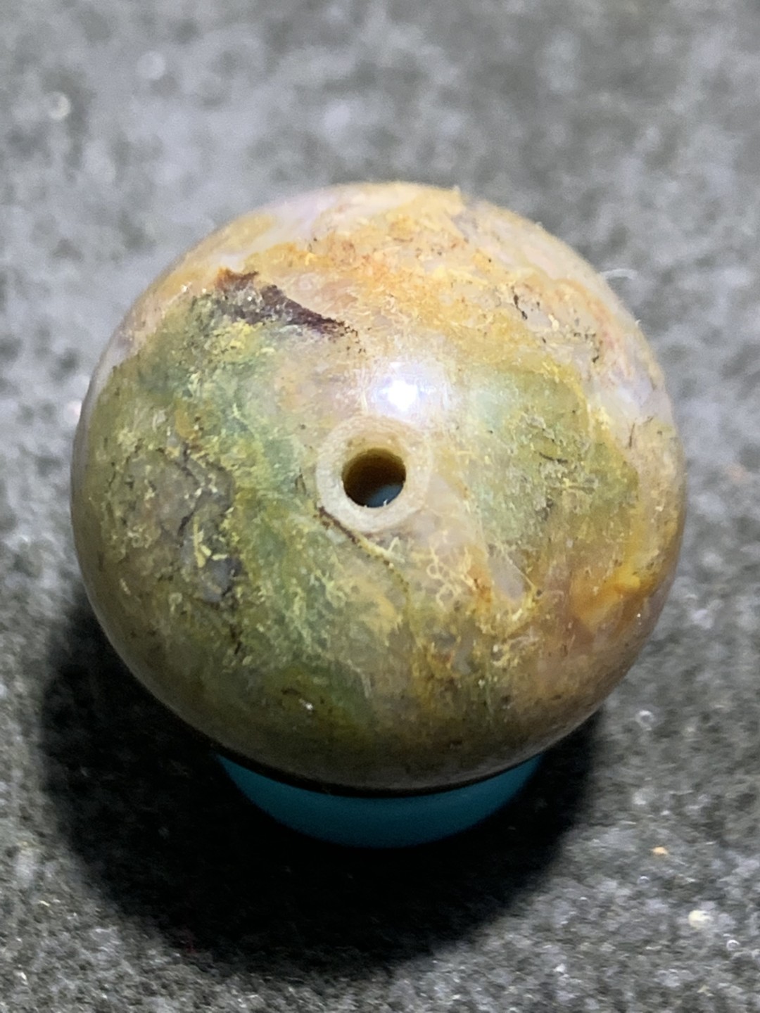 精美绿草花纹玛瑙圆珠一颗！