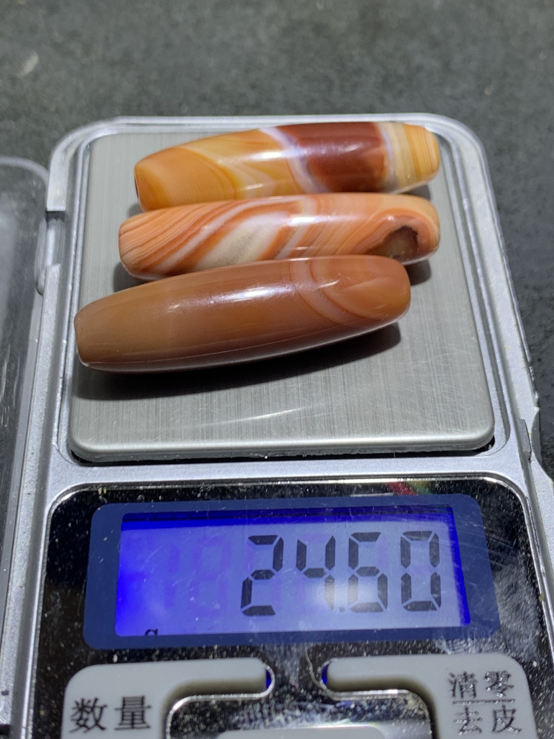 高玉化酒红色缠丝玛瑙通货桶珠3颗，