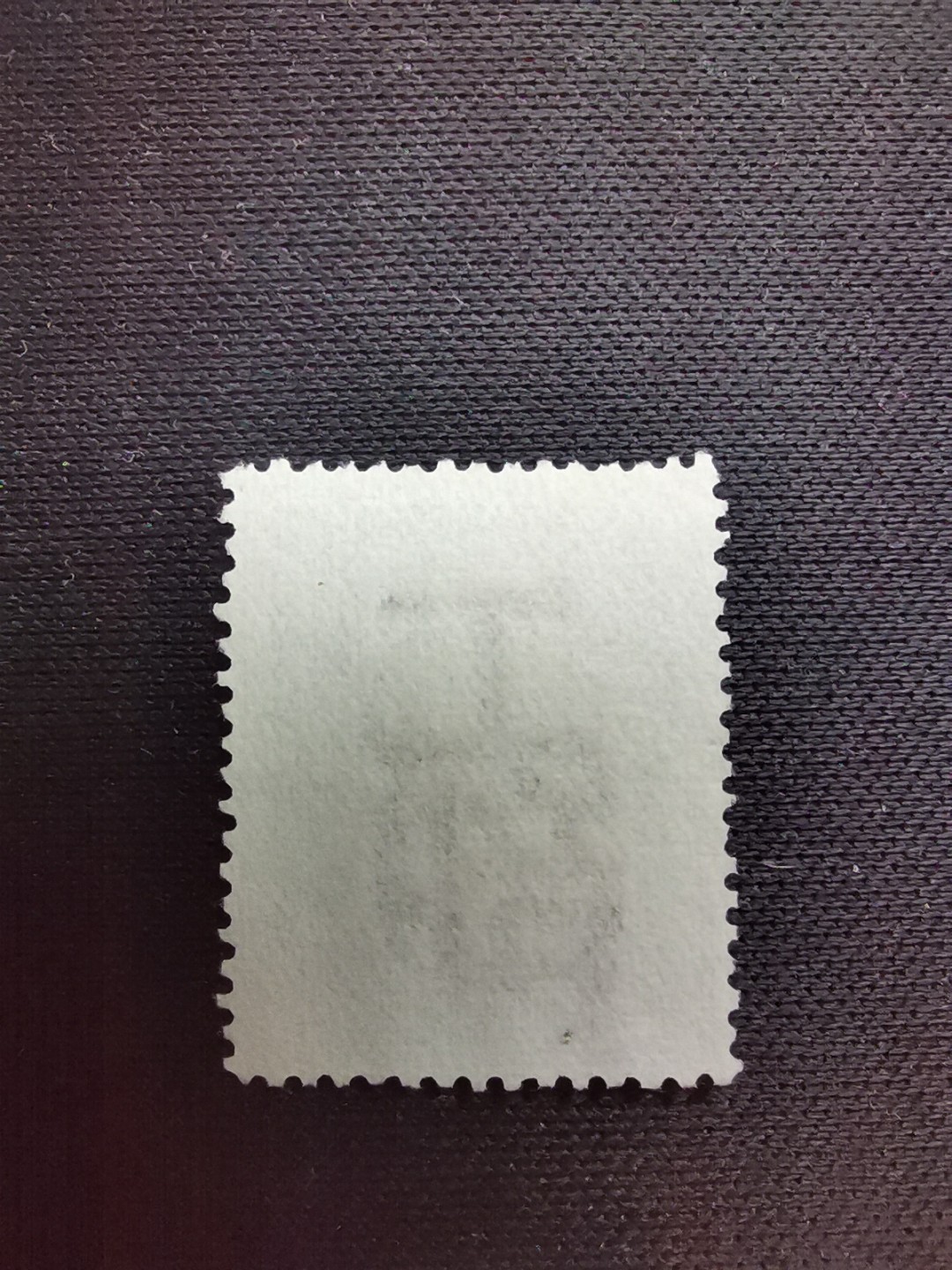 洪涛臻品 精选邮票限时拍卖第七十七期 比大清龙票还早的邮票，上海地方邮票，半分，面艳背白品好，水印清晰漂亮！终身保真！放心入手保真清朝时期文物邮票的机会！